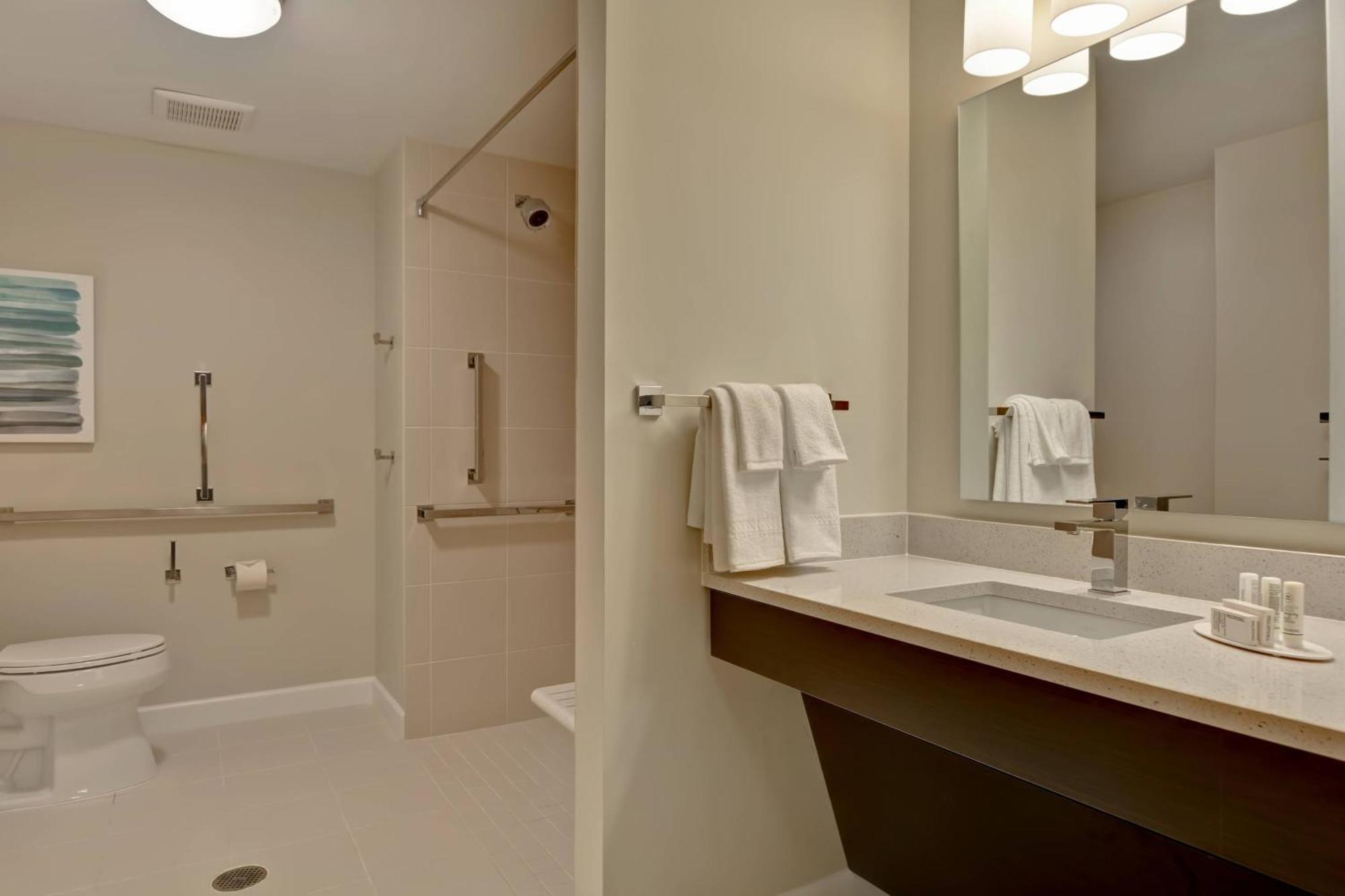 1 Bedroom Suite, 2 Queen