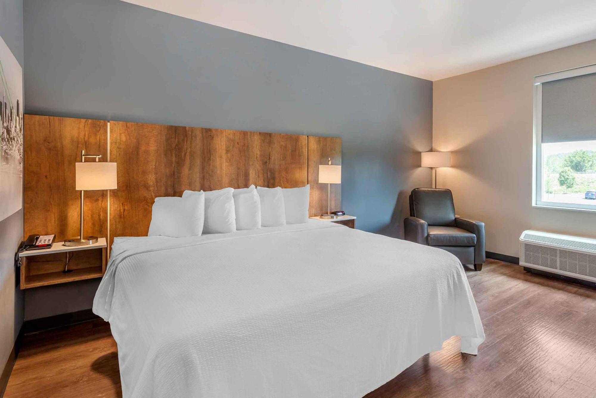 Queen Studio,1682423882:JPEG