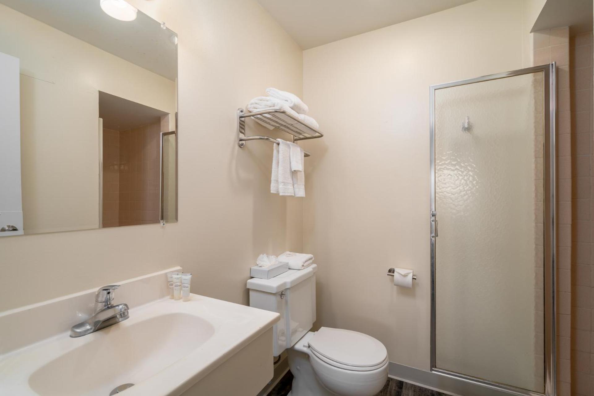 Standard Queen Room