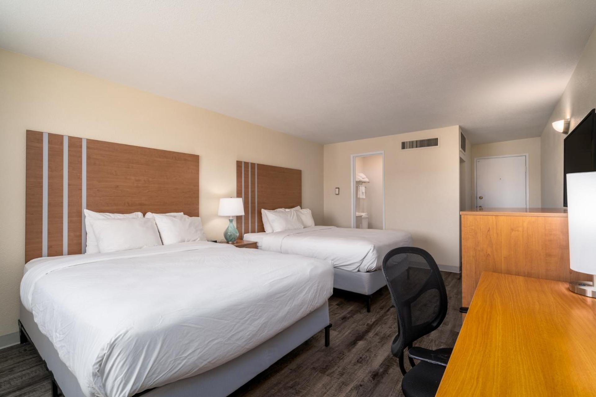 Deluxe Queen Room
