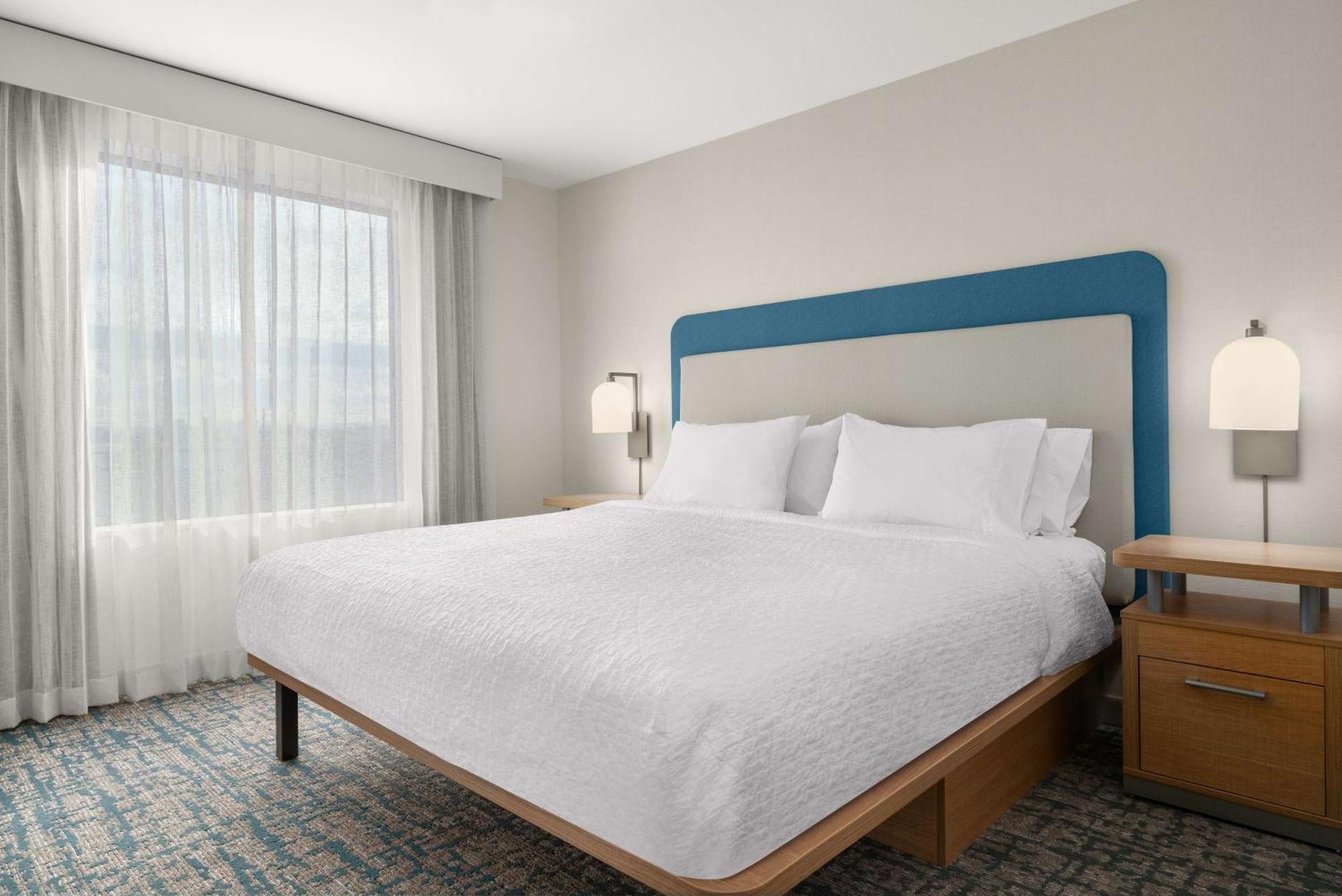 One-Bedroom King Suite - Non-Smoking,1643966787:JPEG
