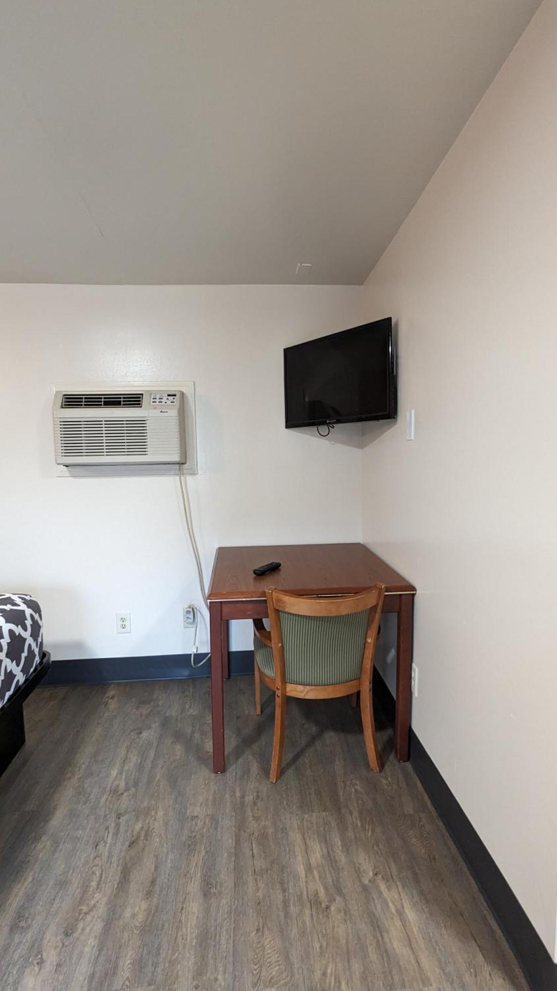 Twin Room,1649905447:JPEG