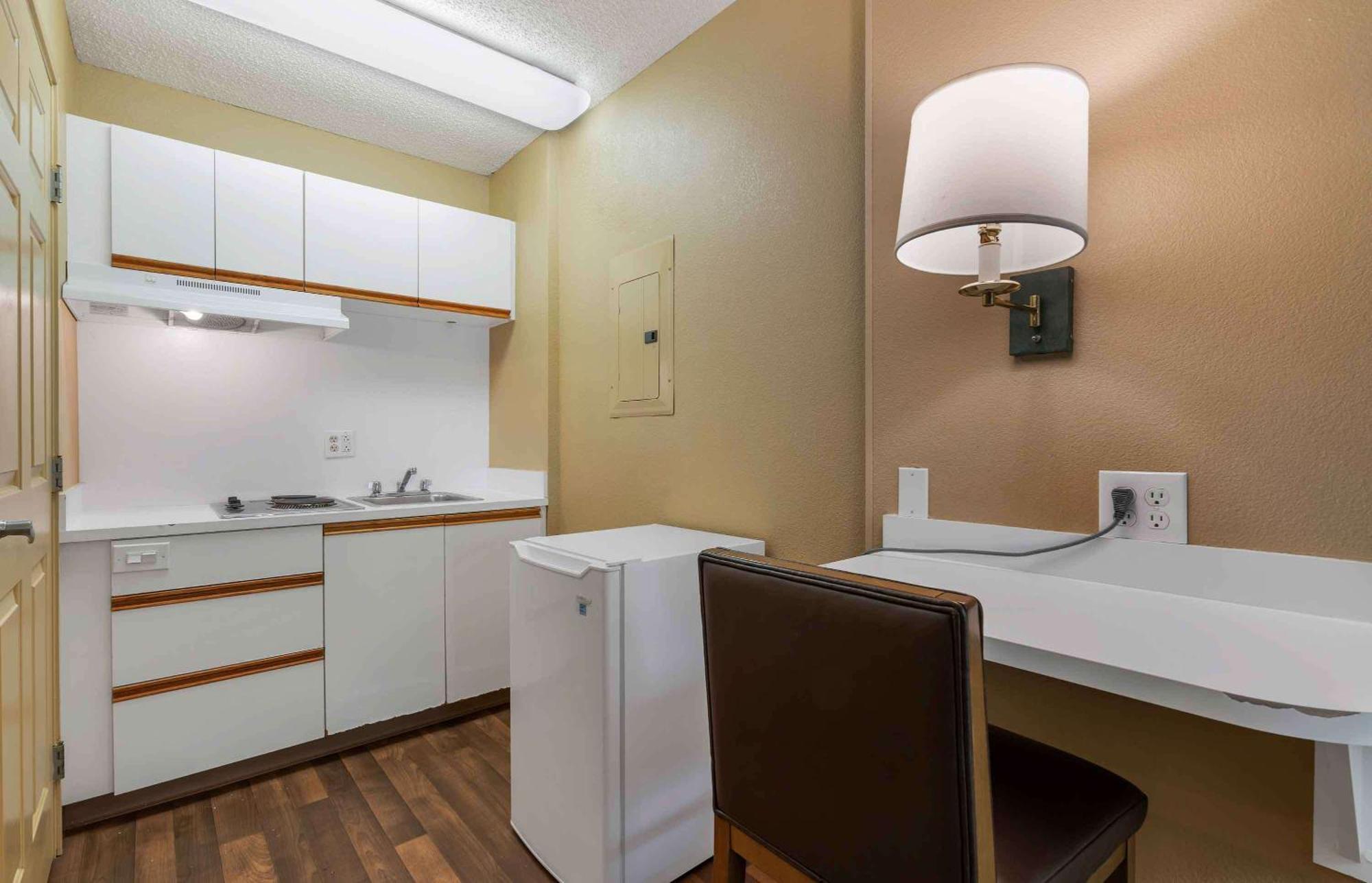 Queen studio with 1 Queen Bed - Disability Access/Non-Smoking