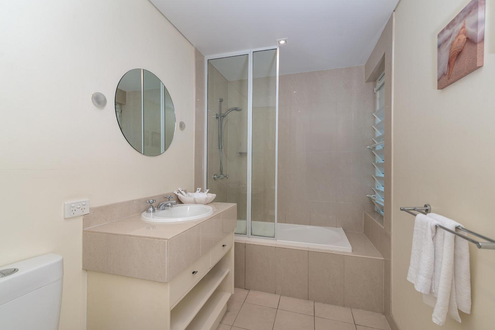 One-Bedroom Apartment with Pool View,1656178108:JPEG
