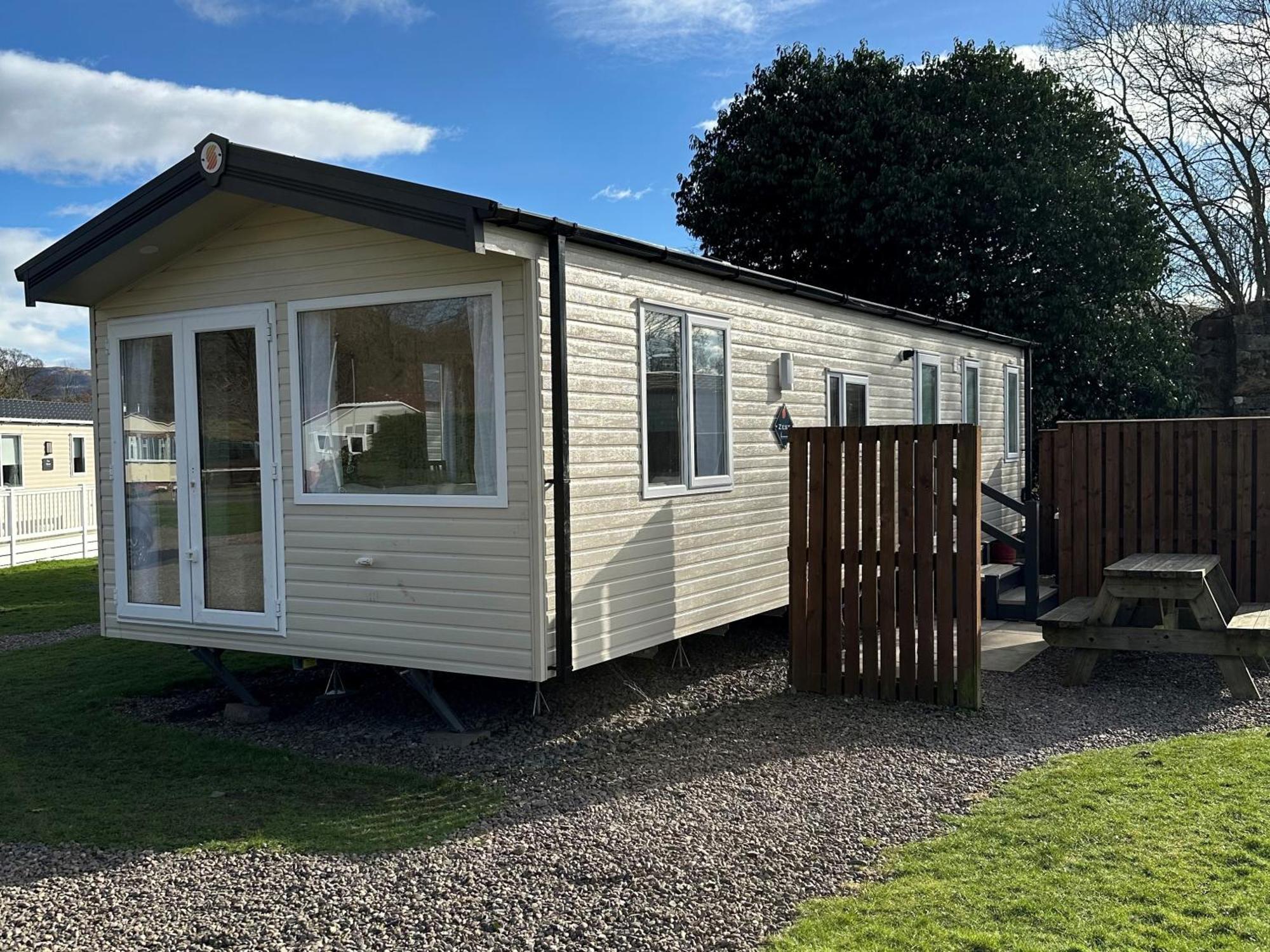 Comfort 3 Bedroom Caravan Hot Tub Pet Friendly