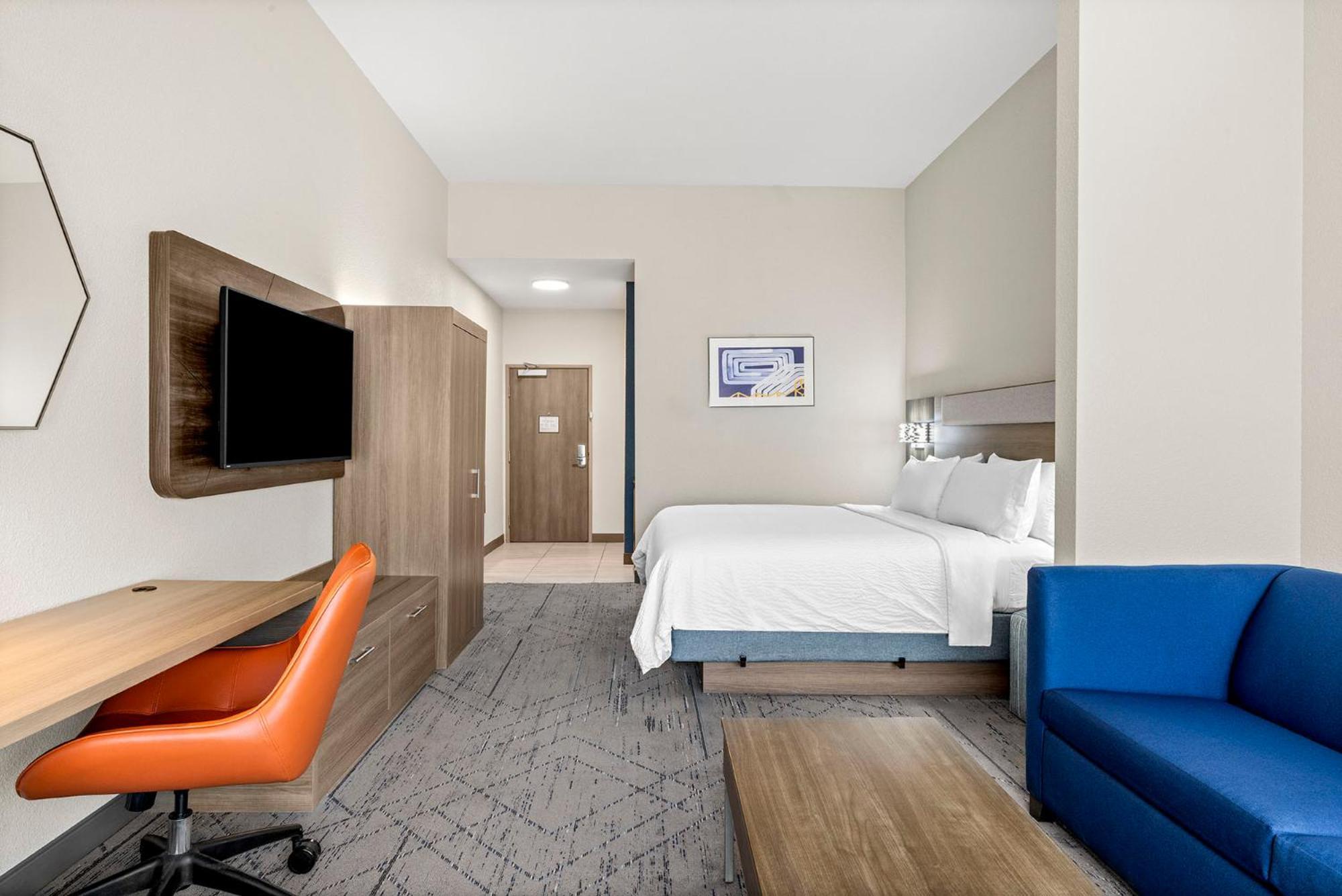 King Studio Suite with Roll-in Shower - Mobility Access