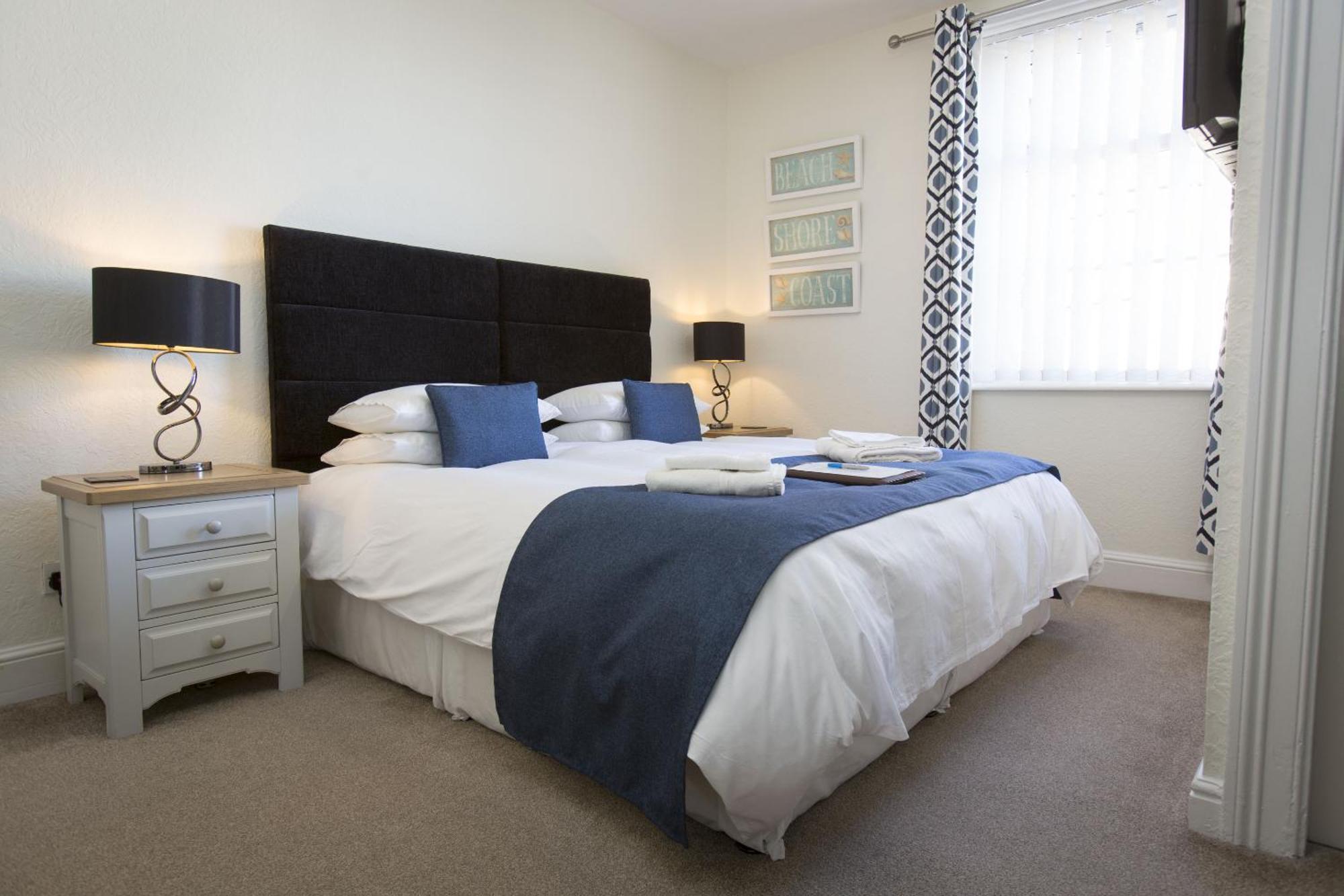 Twin Room with Shower