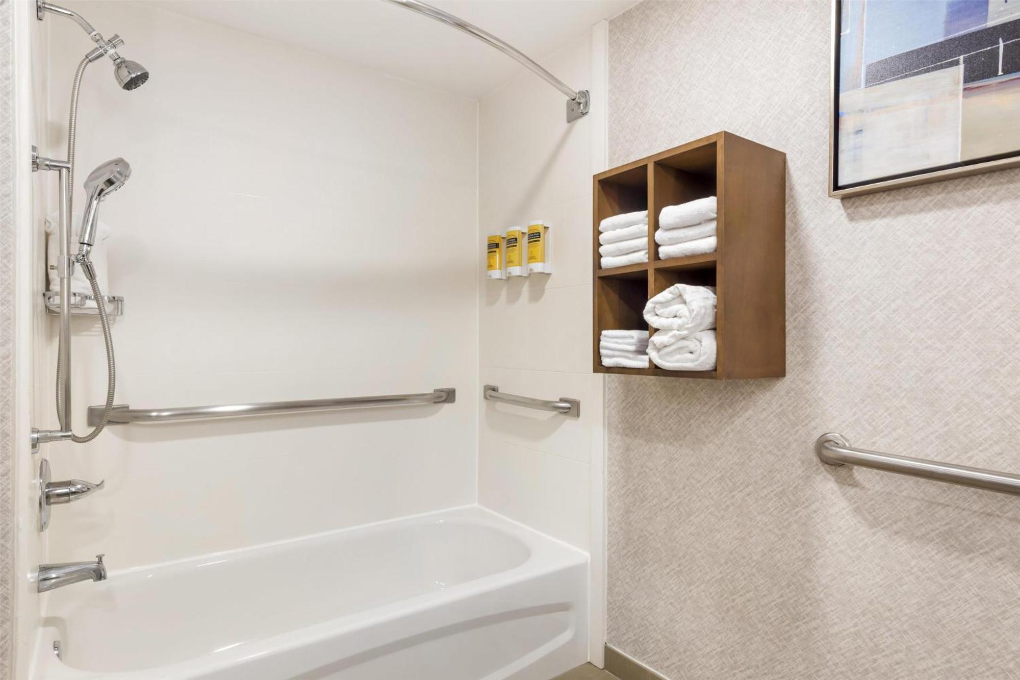 King Room - Mobility Accessible with Bathtub