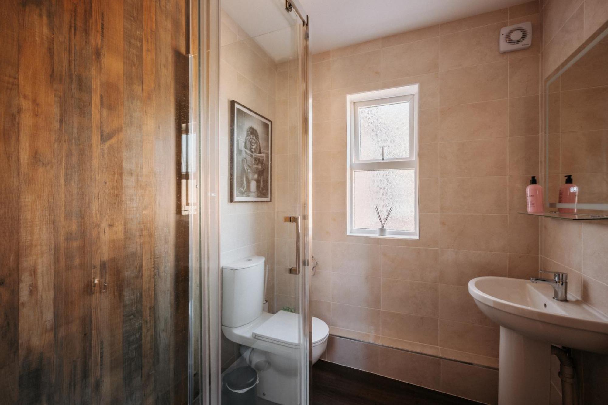 Double Room with Private Bathroom