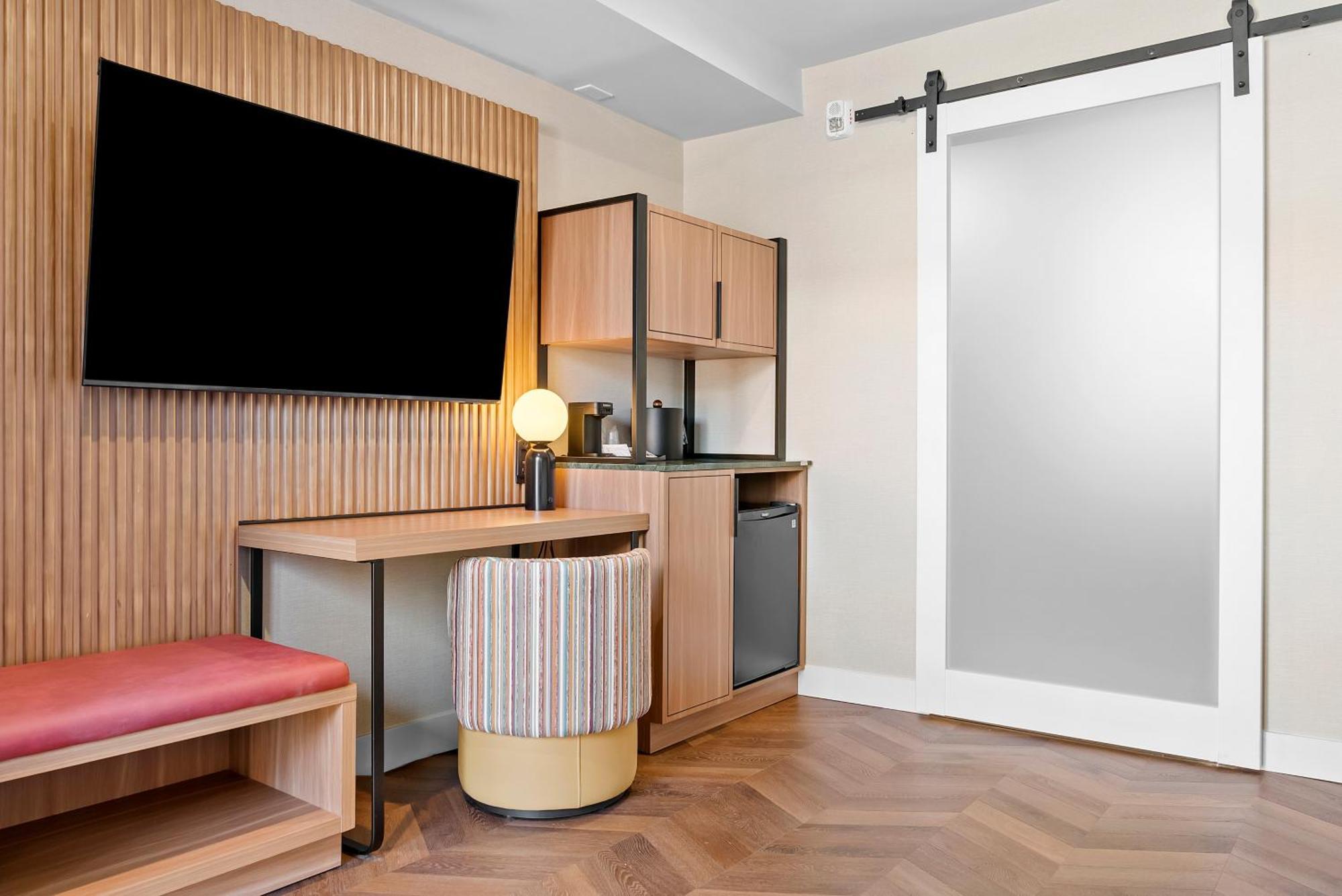 Deluxe Double Room with Extra Bed,1674330359:JPEG