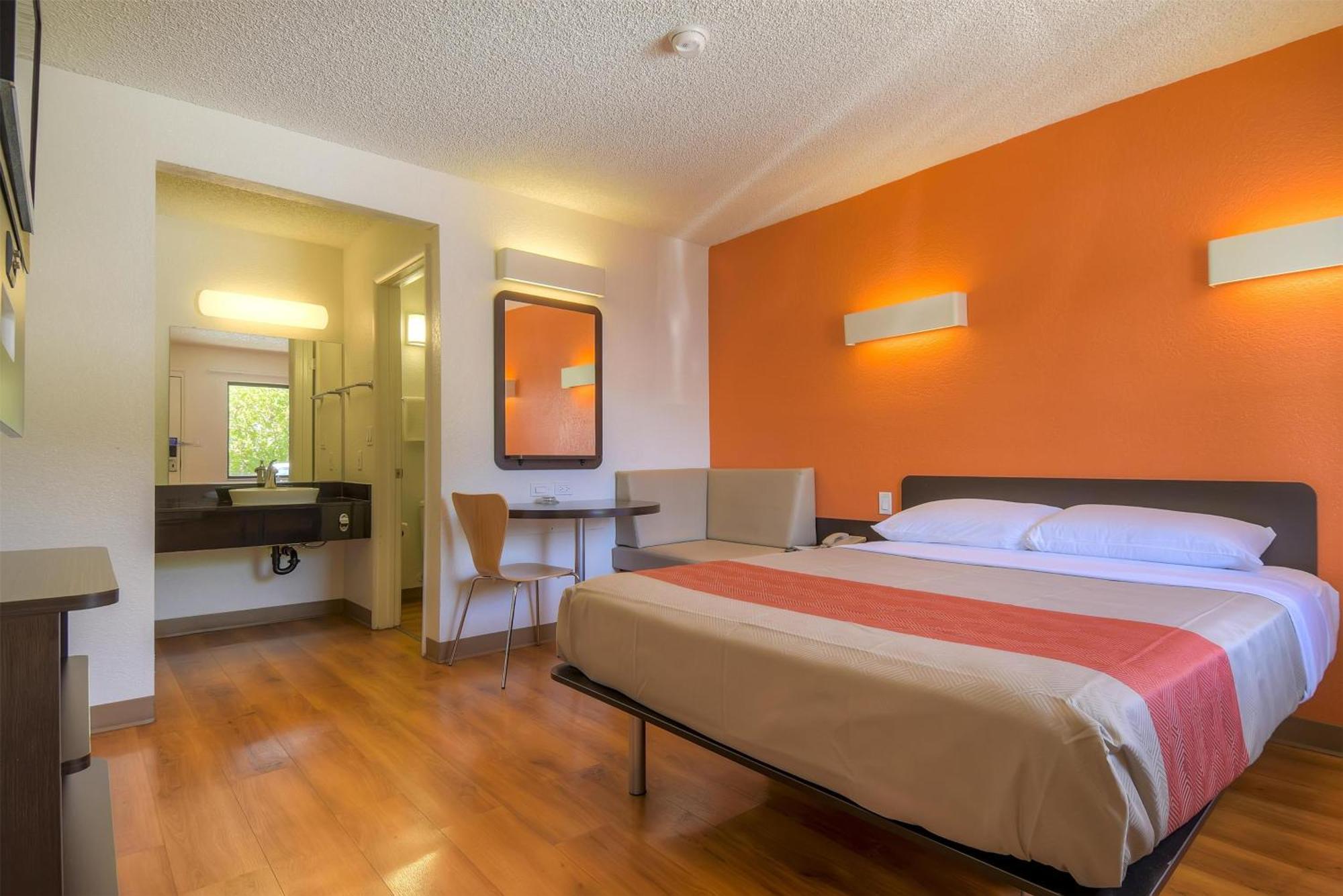 Queen Room - Disability Access/Non Smoking