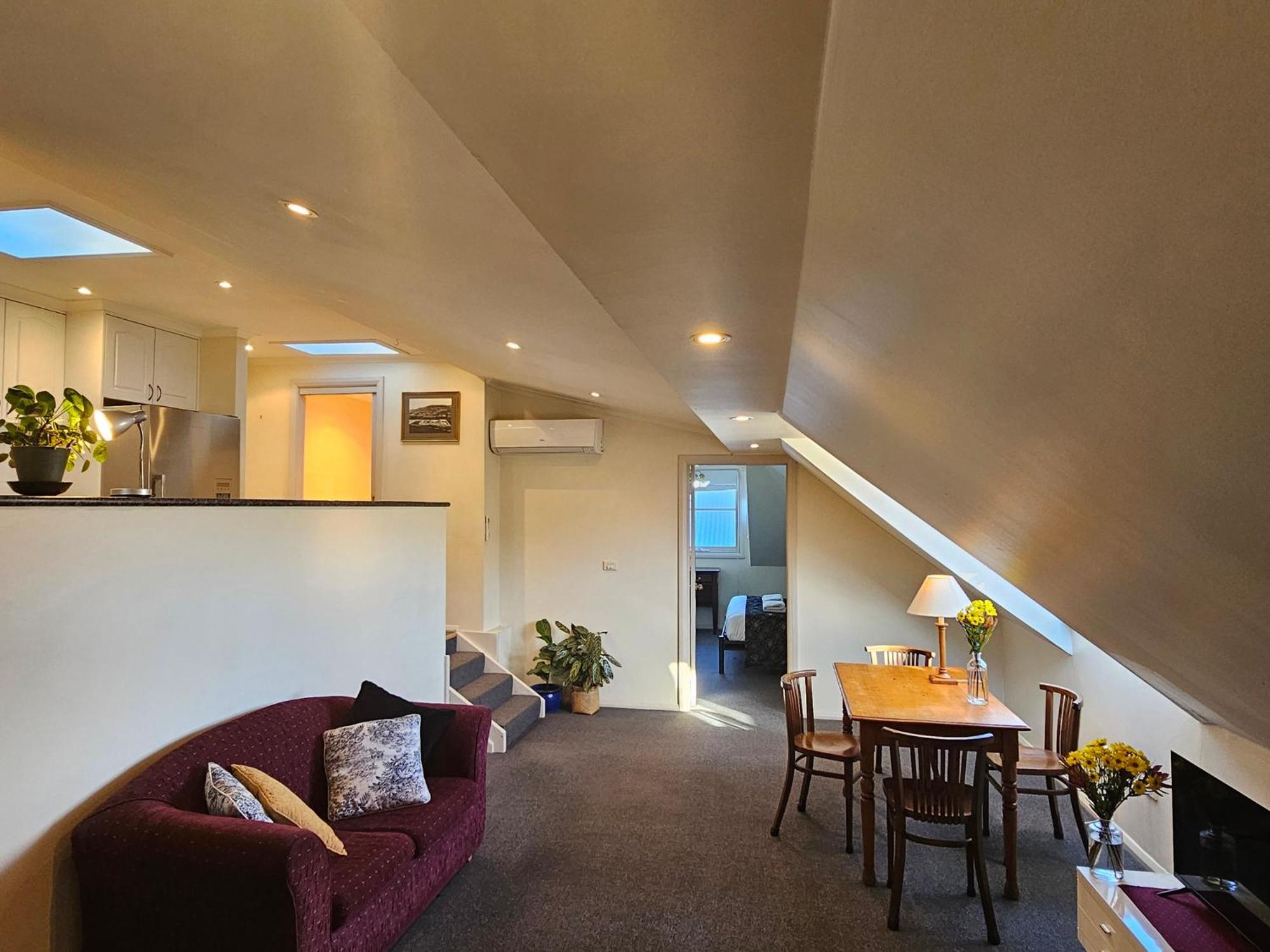 Two-Bedroom Apartment with Mountain View,1680584718:JPEG