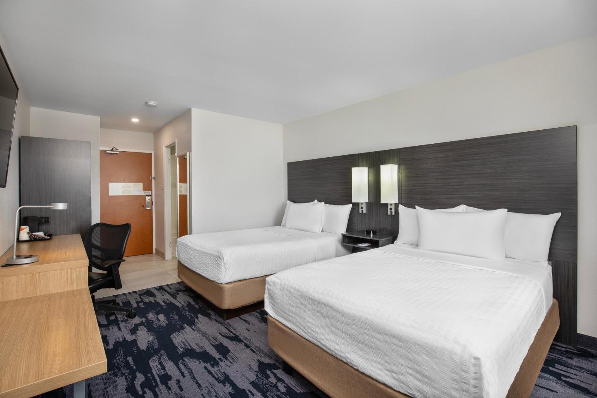 Superior Quadruple Room with City View - Non-Smoking