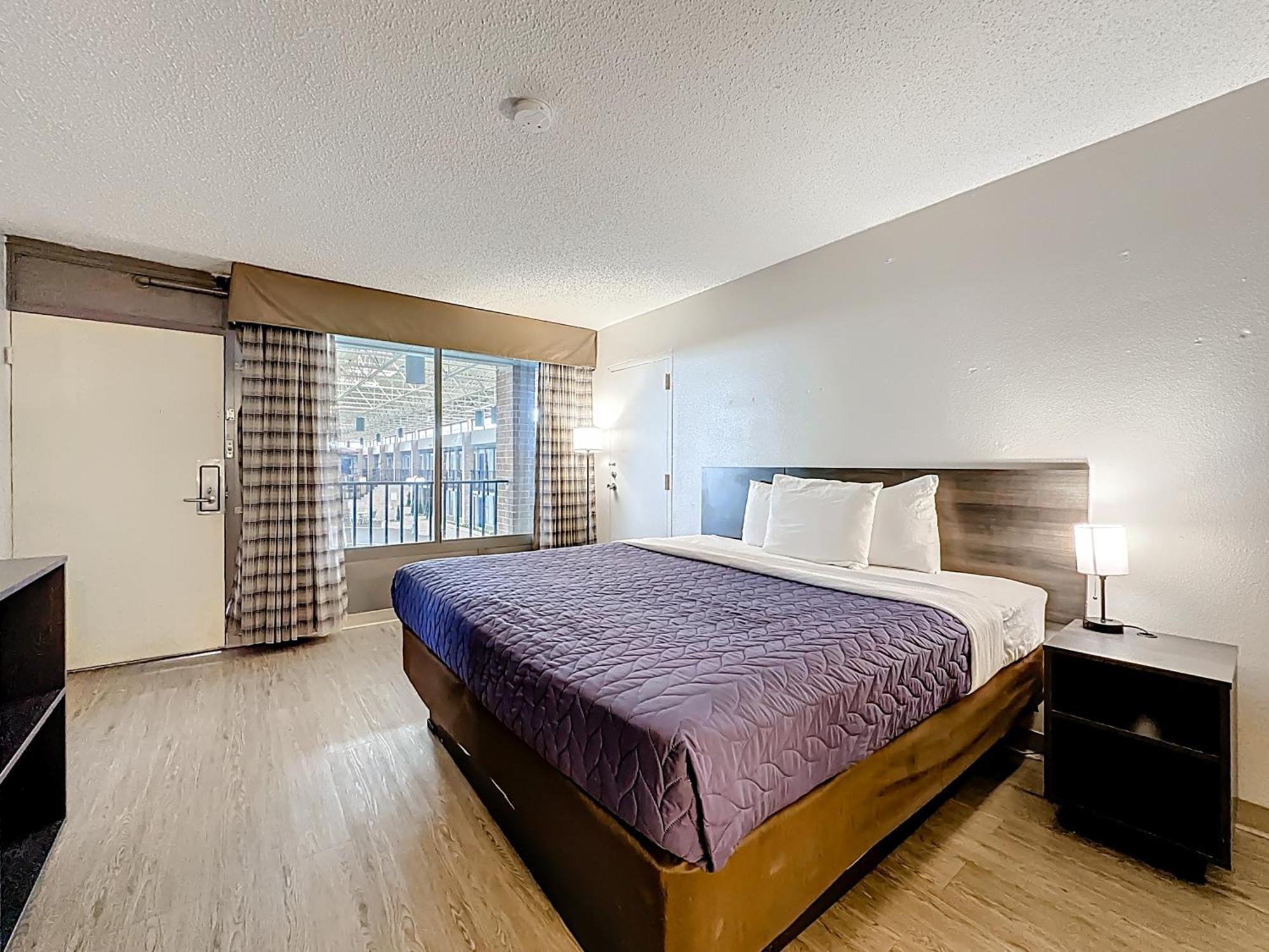 Deluxe King Room