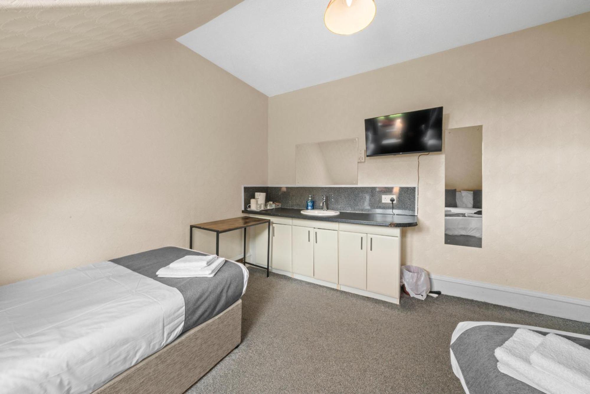 Basic Triple Room with Shared Bathroom,1691828129:JPEG