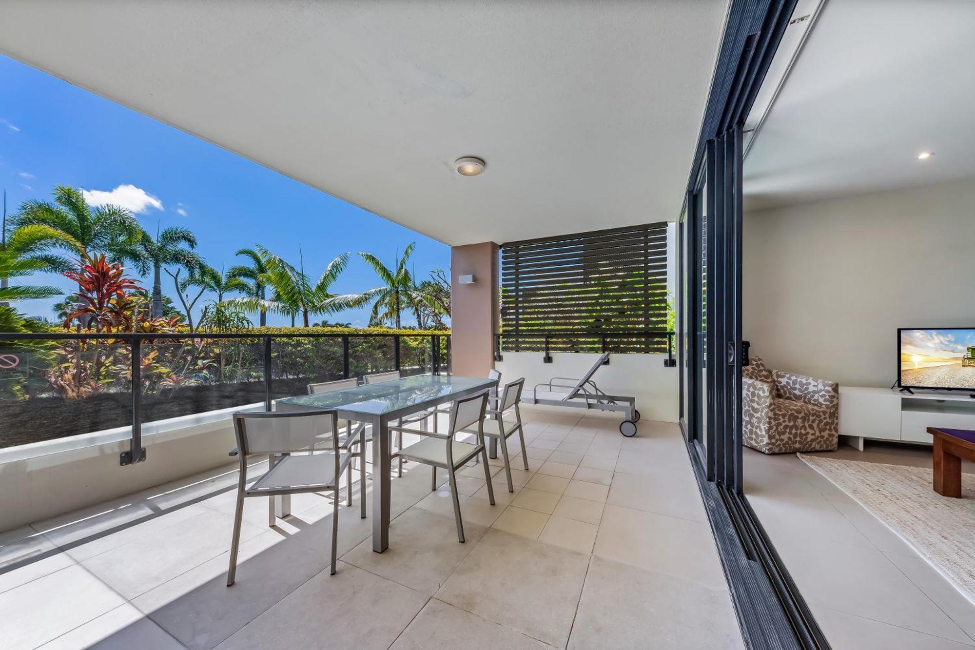 One-Bedroom Apartment with Garden View
