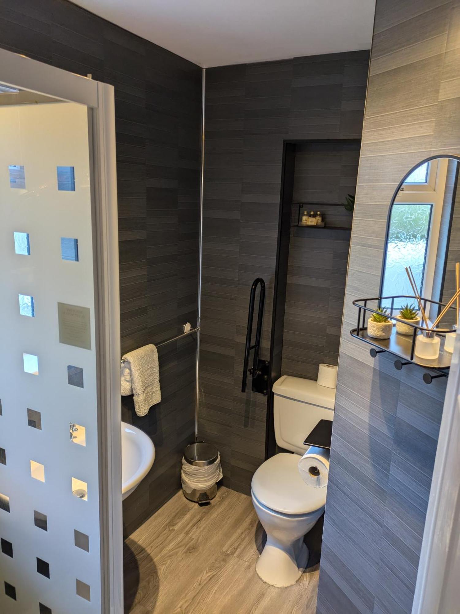Twin Room with Private Bathroom