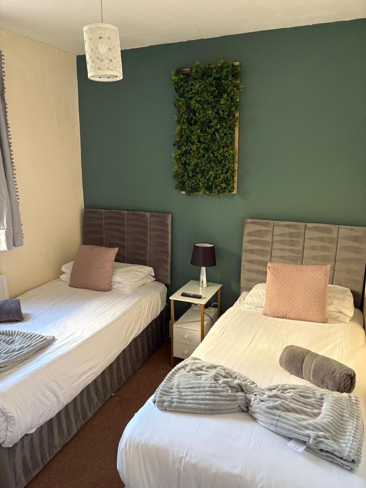 Twin Room with Private Bathroom