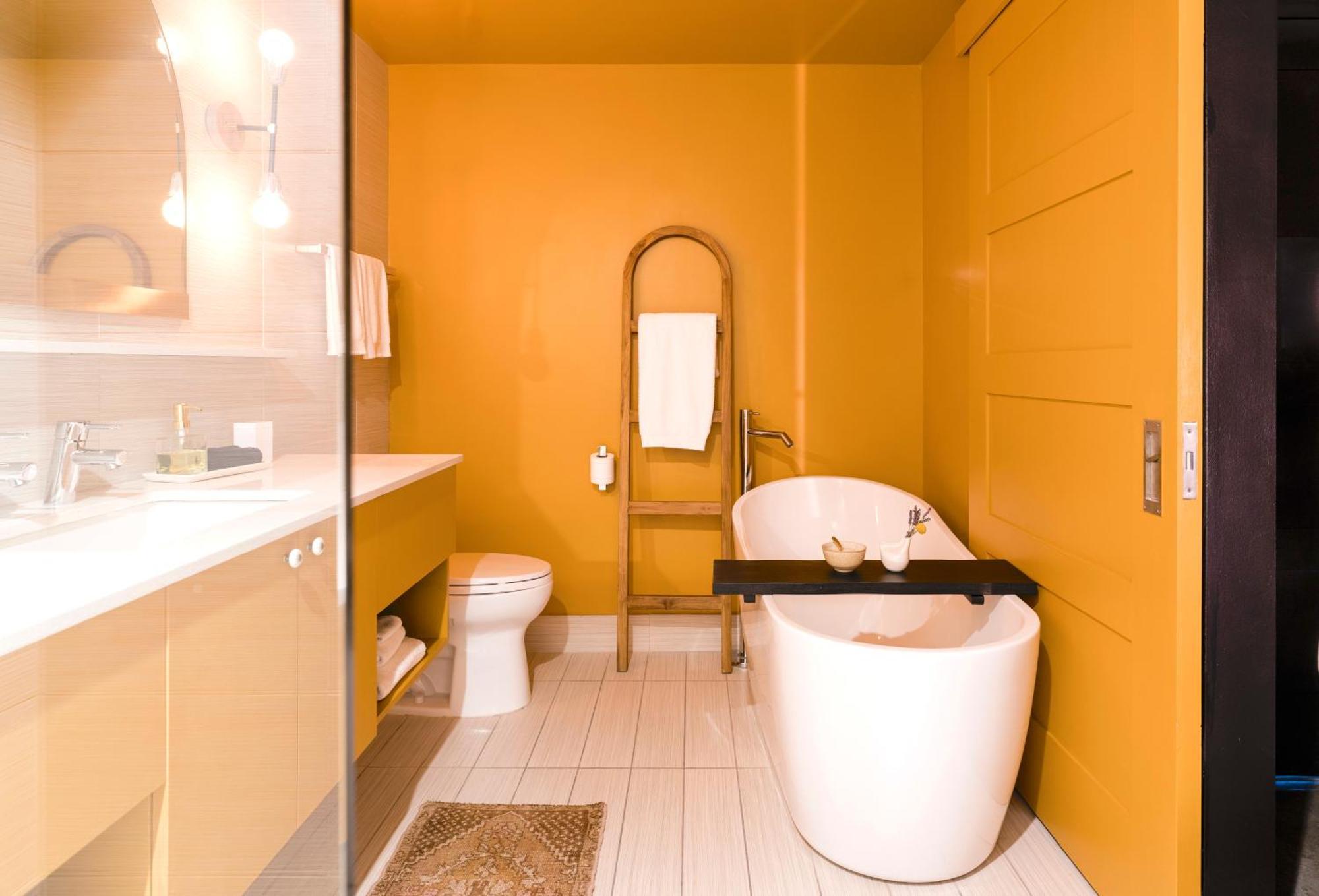 King Room with Spa Bath
