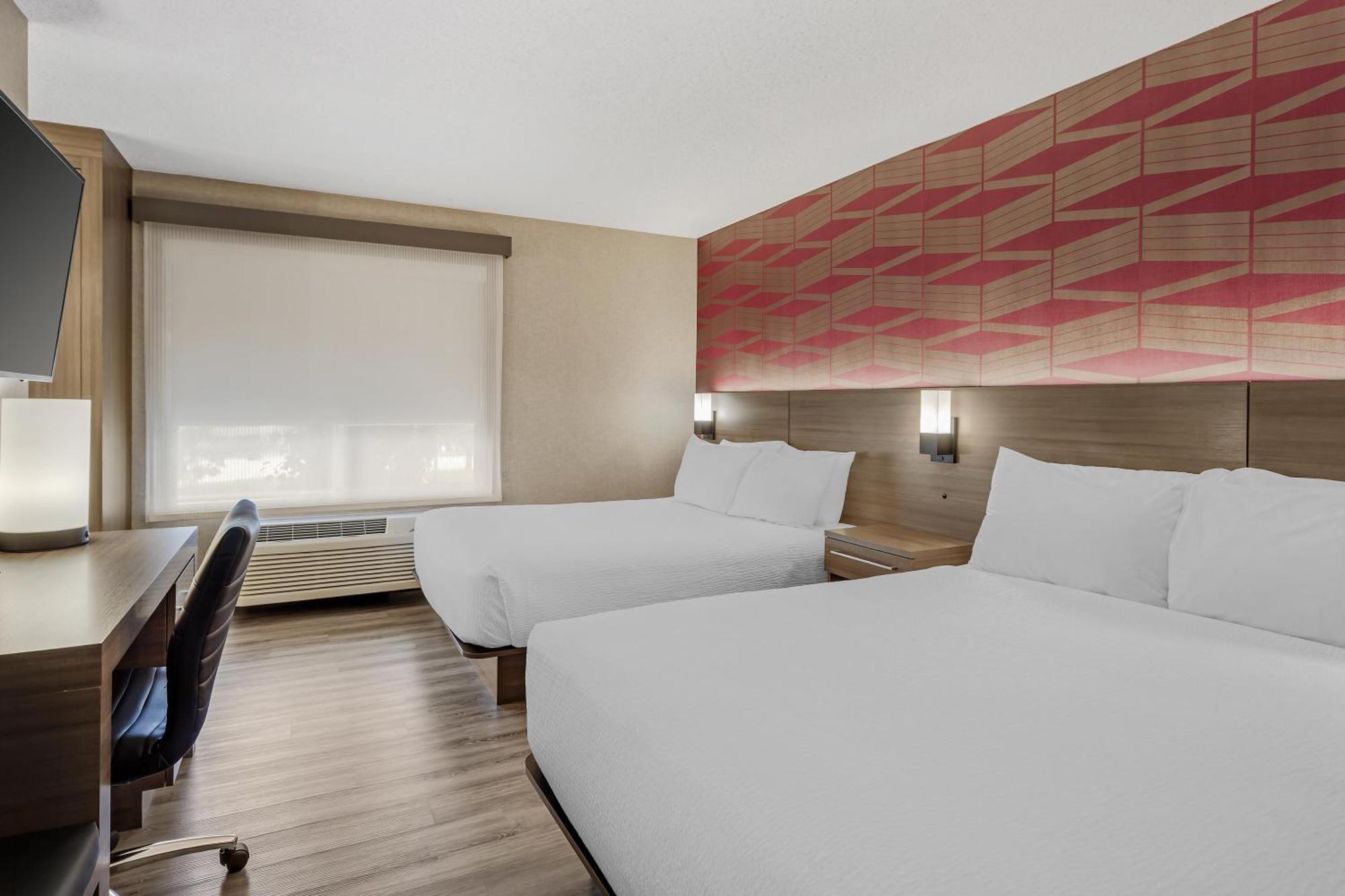 Queen Room with Two Queen Beds - Shower Only,1717053221:JPEG