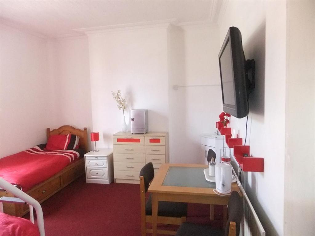 Family Room with Shared Bathroom,1722958692:JPEG