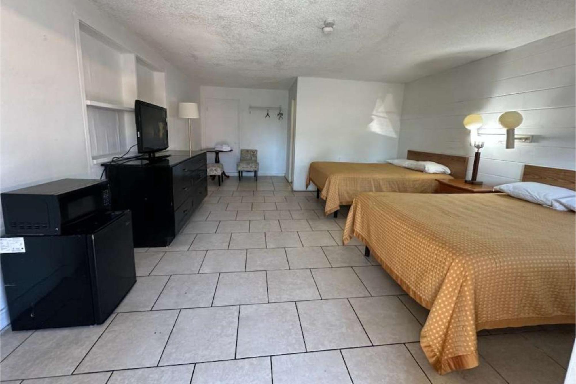 2 Full Beds Non-Smoking