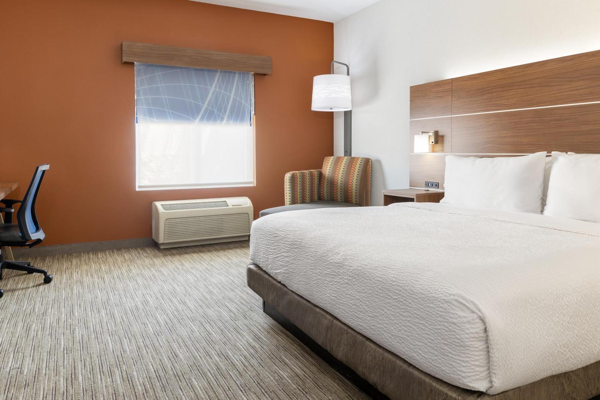 Standard King Room with Roll-In Shower - Communications Access,1669822269:JPEG