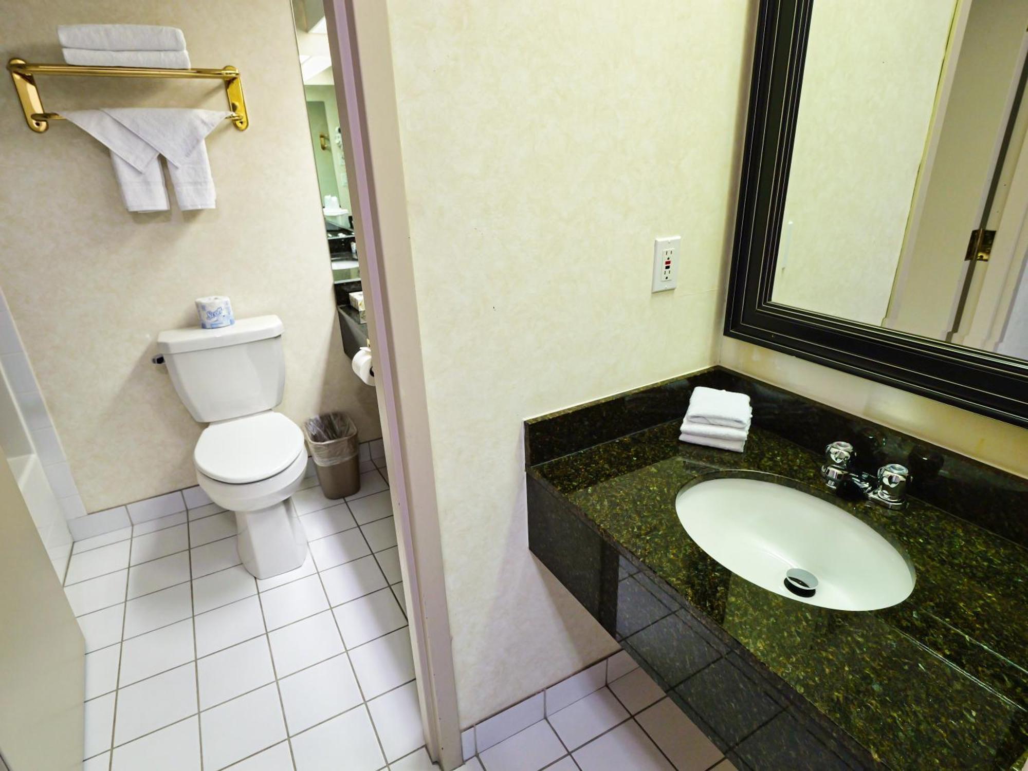 Queen Room with Spa Bath