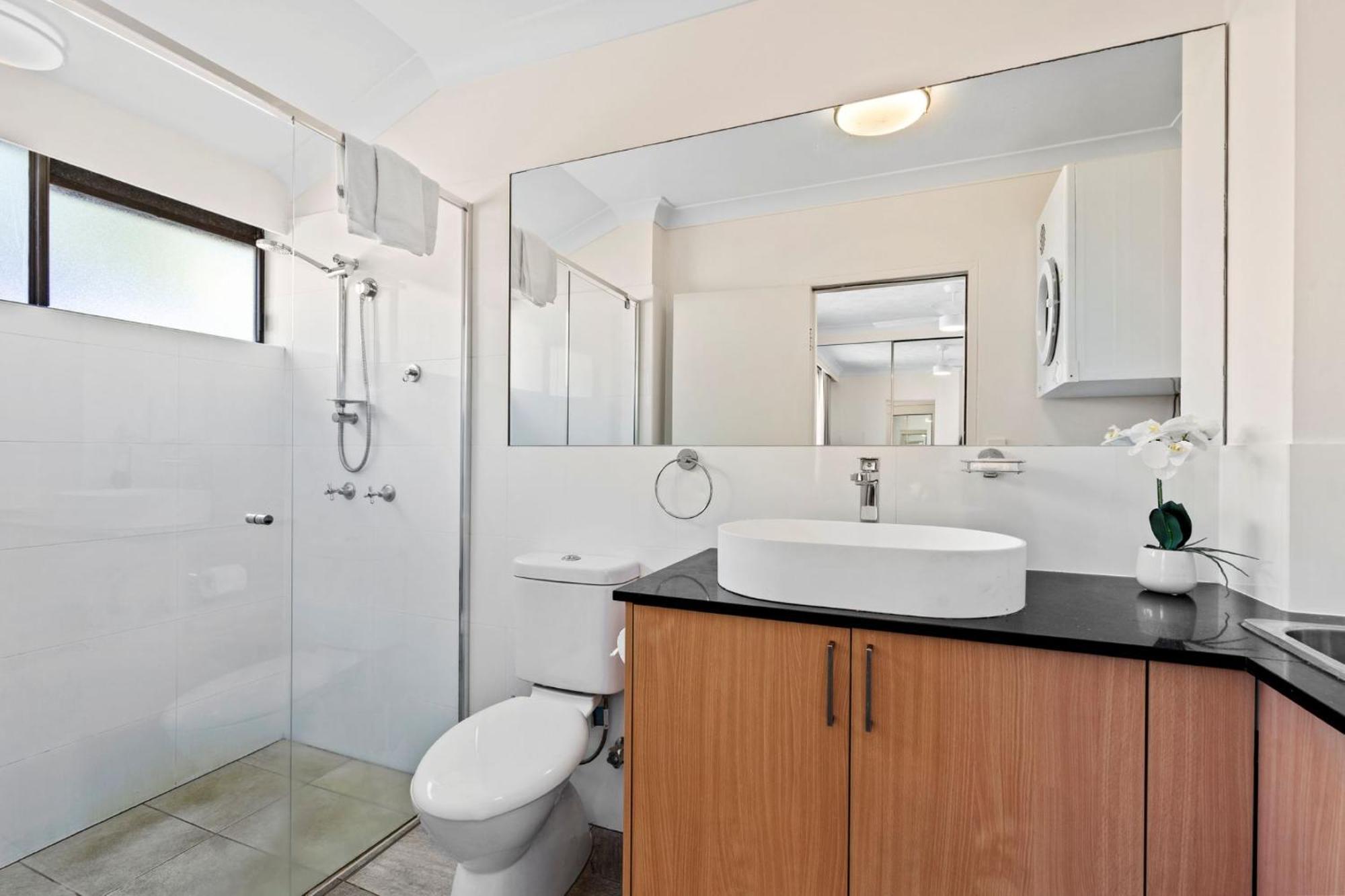 Deluxe One-Bedroom Apartment