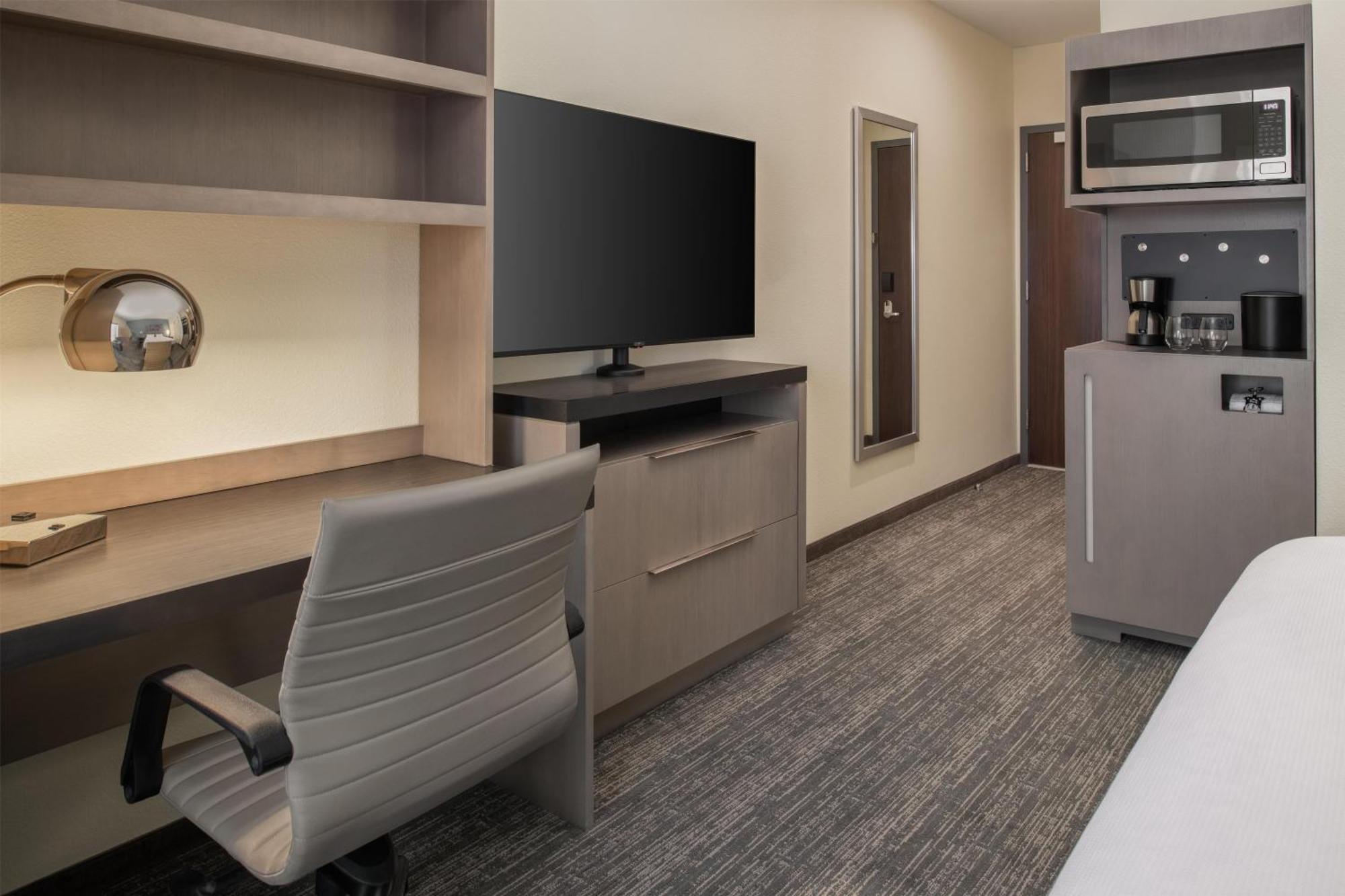Den Guestroom King Room