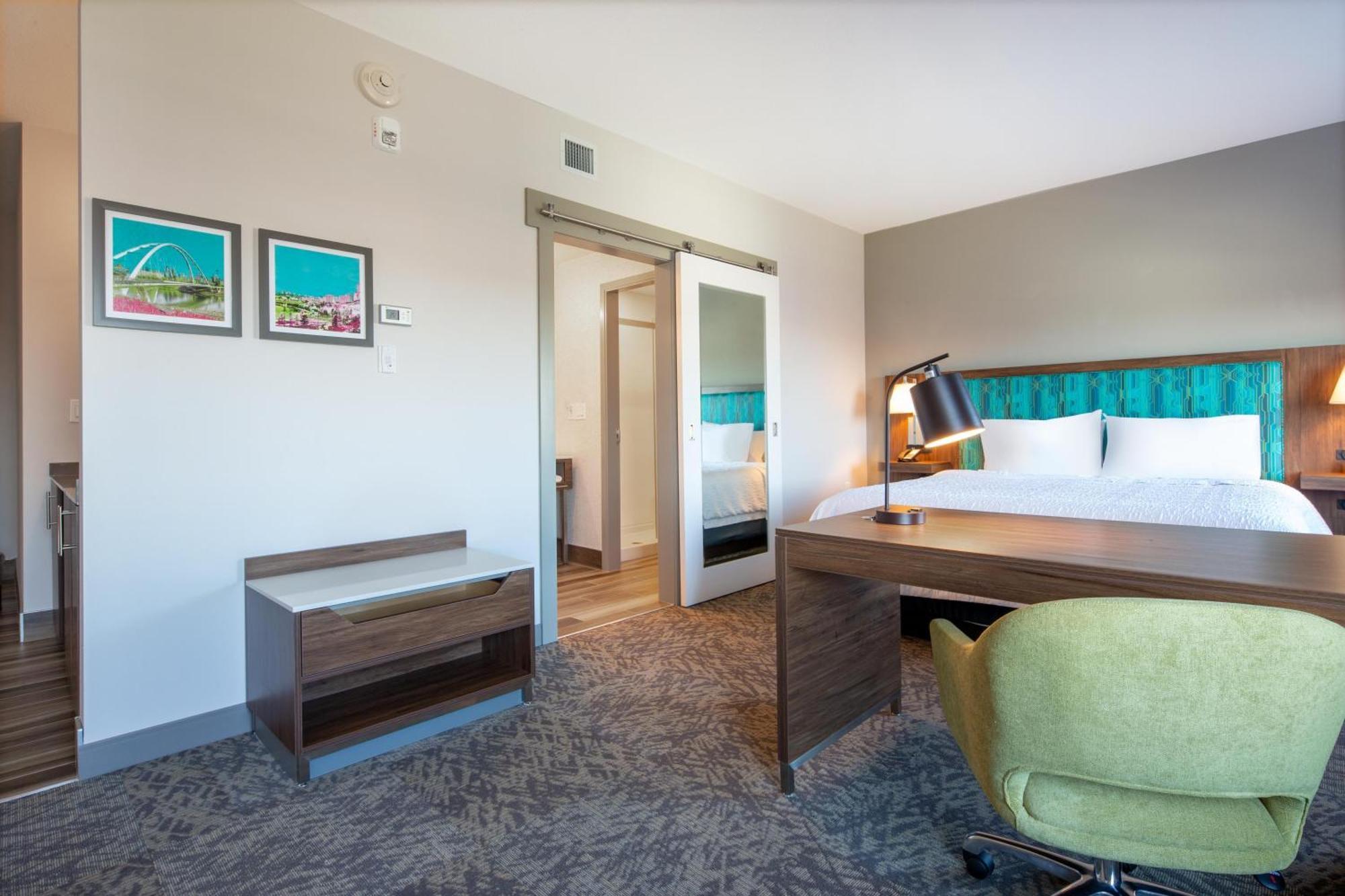 One-Bedroom King Suite - Non-Smoking,1758808216:JPEG