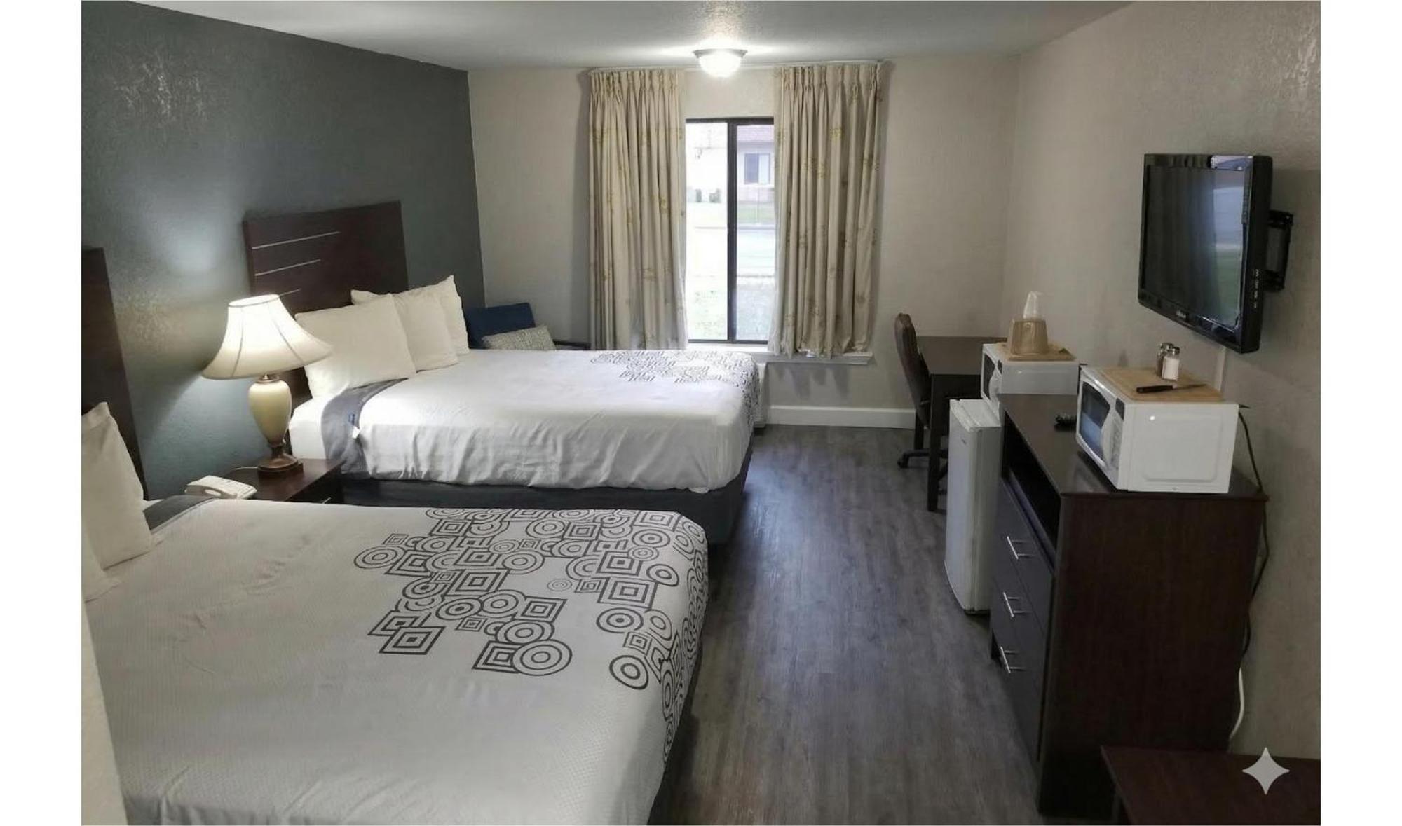 2 Double Beds Smoking