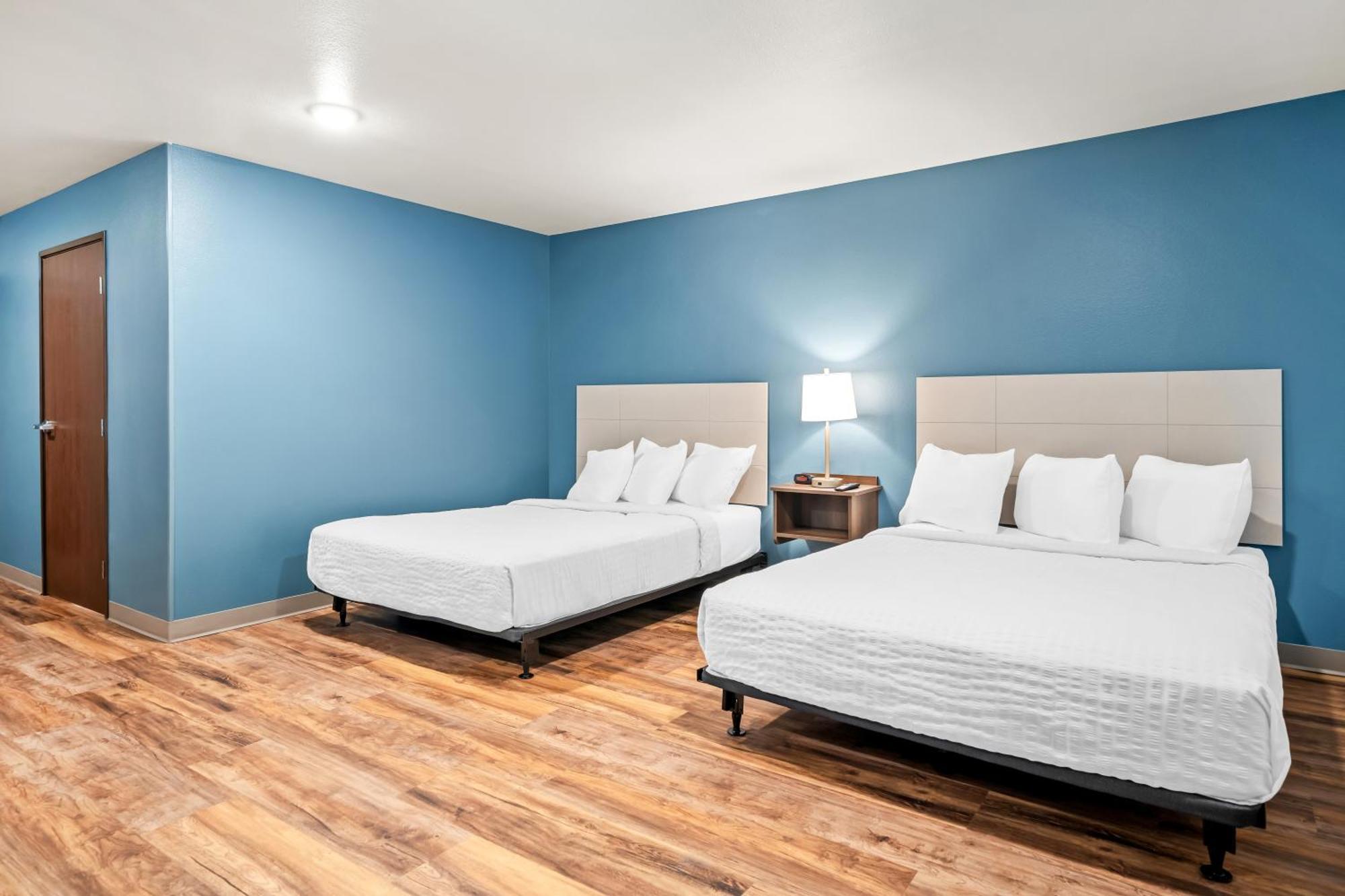 Queen Suite with Two Queen Beds and Tub - Disability Access/Non Smoking