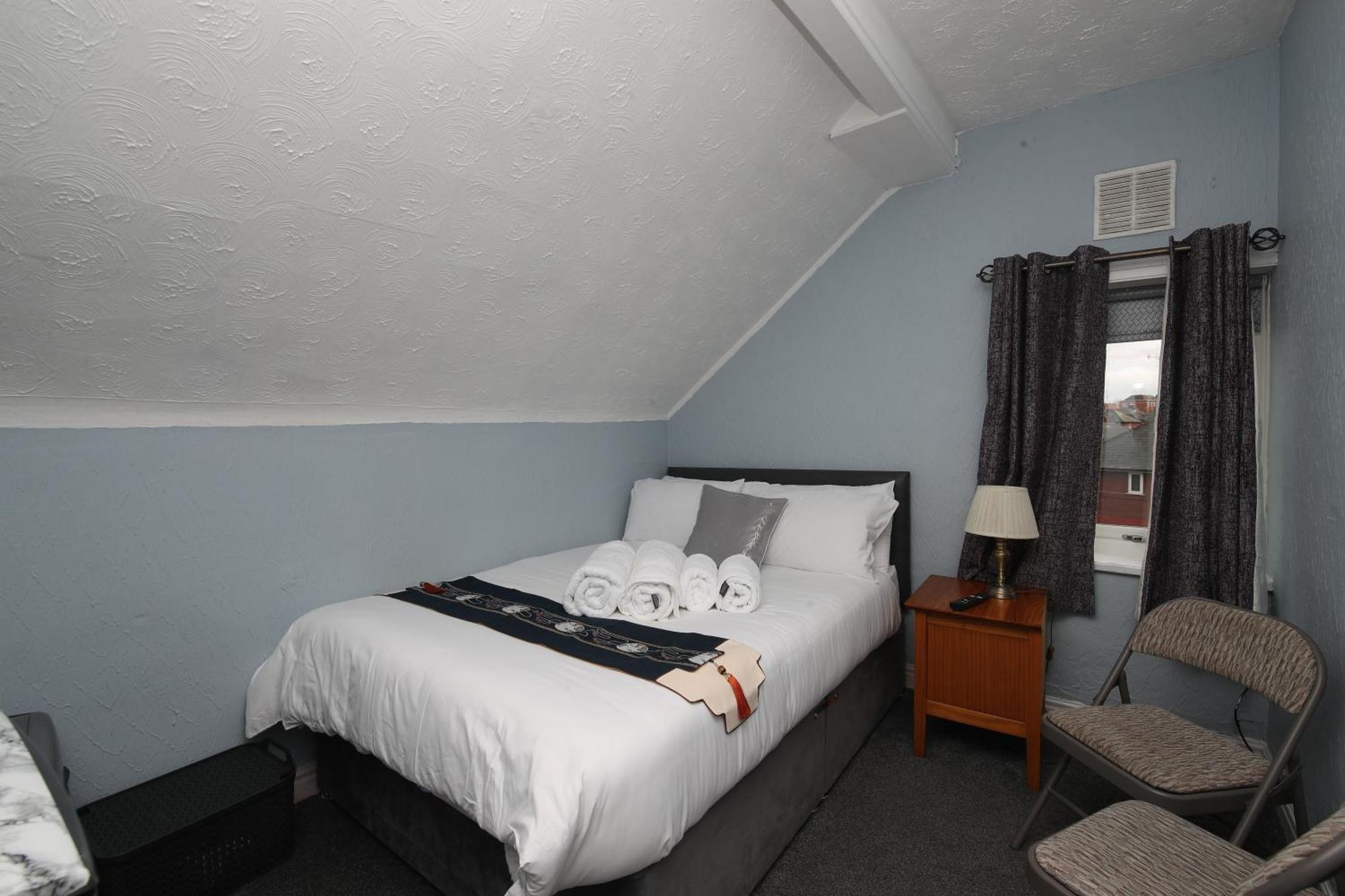 Single Room with Shared Bathroom