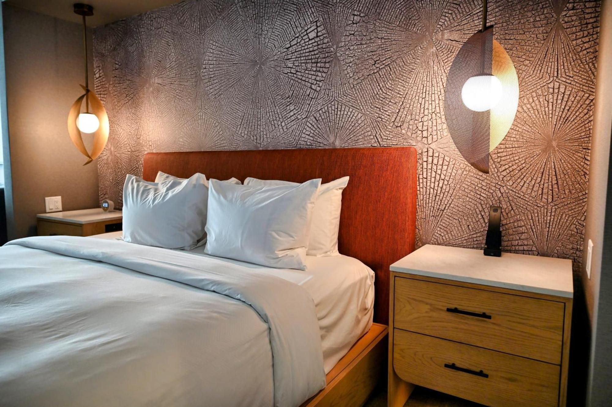 King Room,1765332839:JPEG