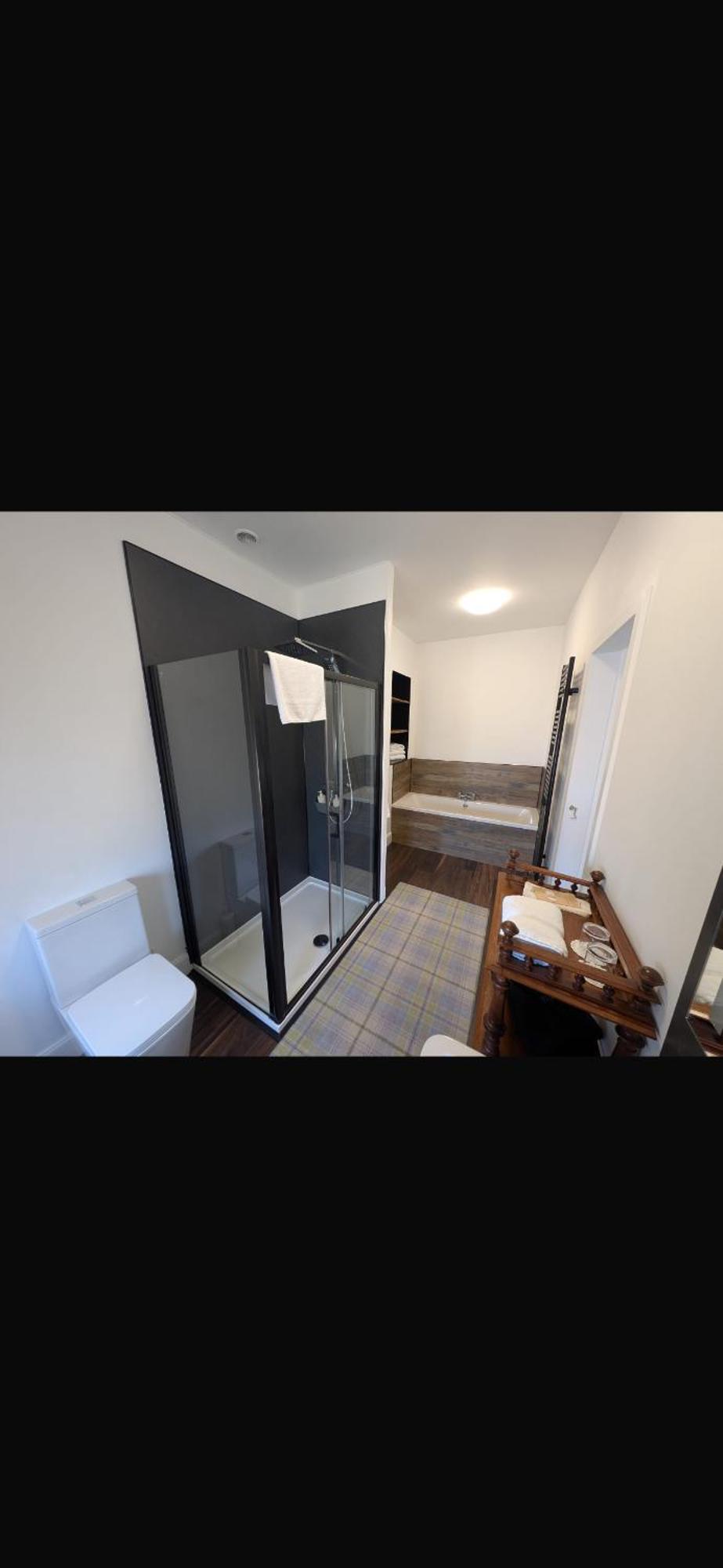 King Room,1765509129:JPEG
