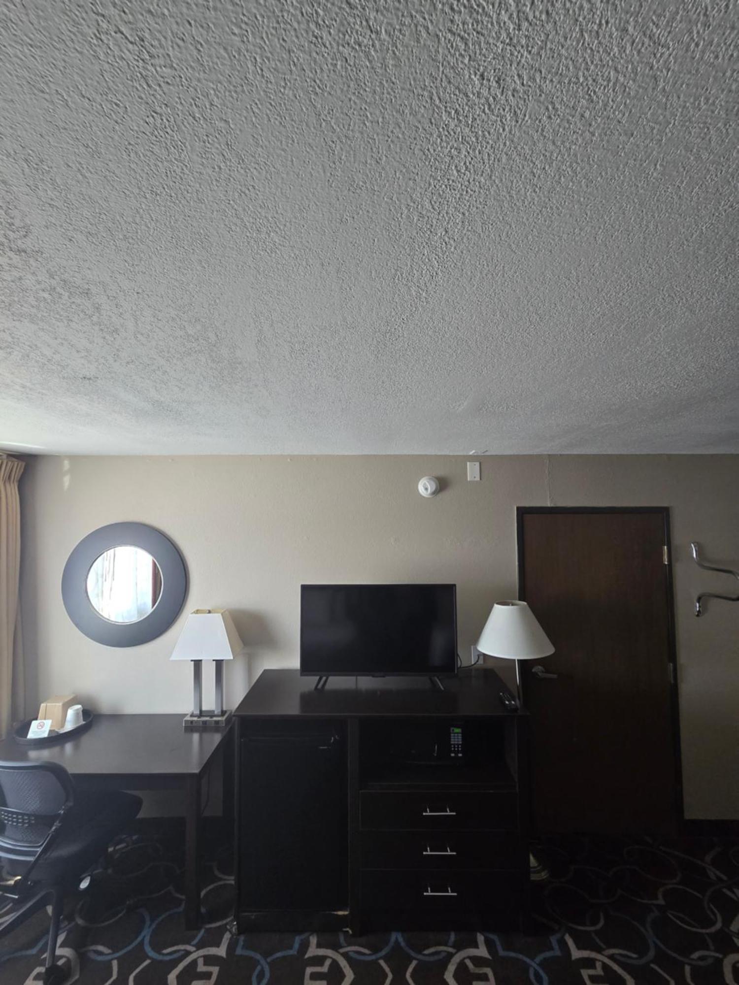 Room with One Double Bed - Non-Smoking