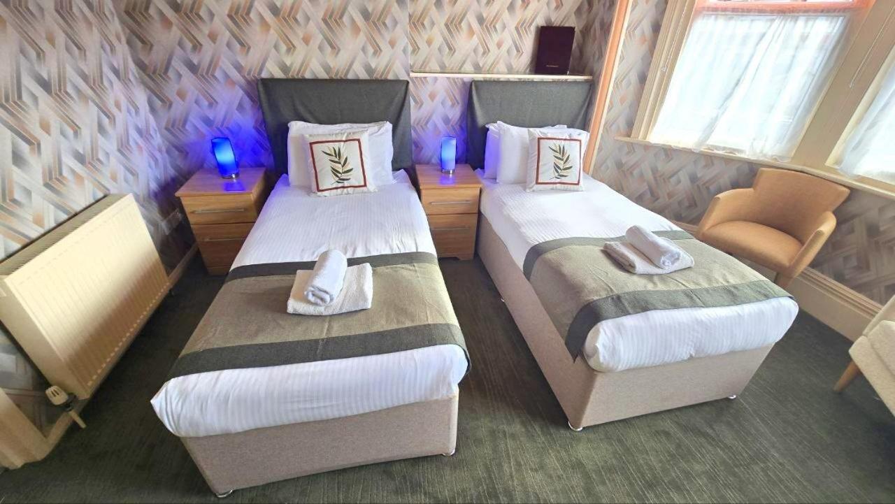 Twin Room with Private Bathroom