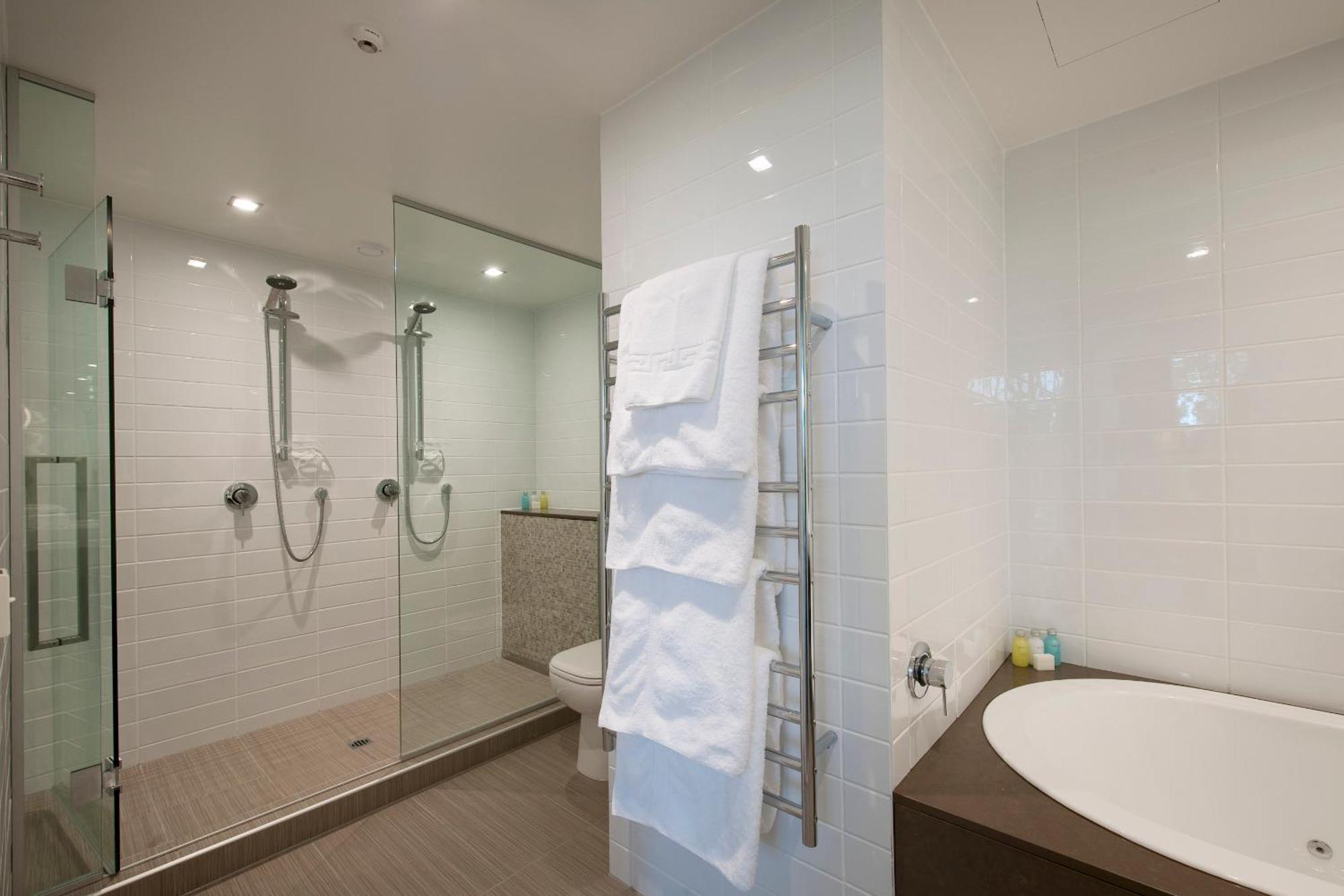 Luxury Suite with Spa Bath,695931951:JPEG