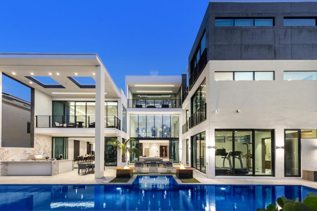 Seven-Bedroom Villa