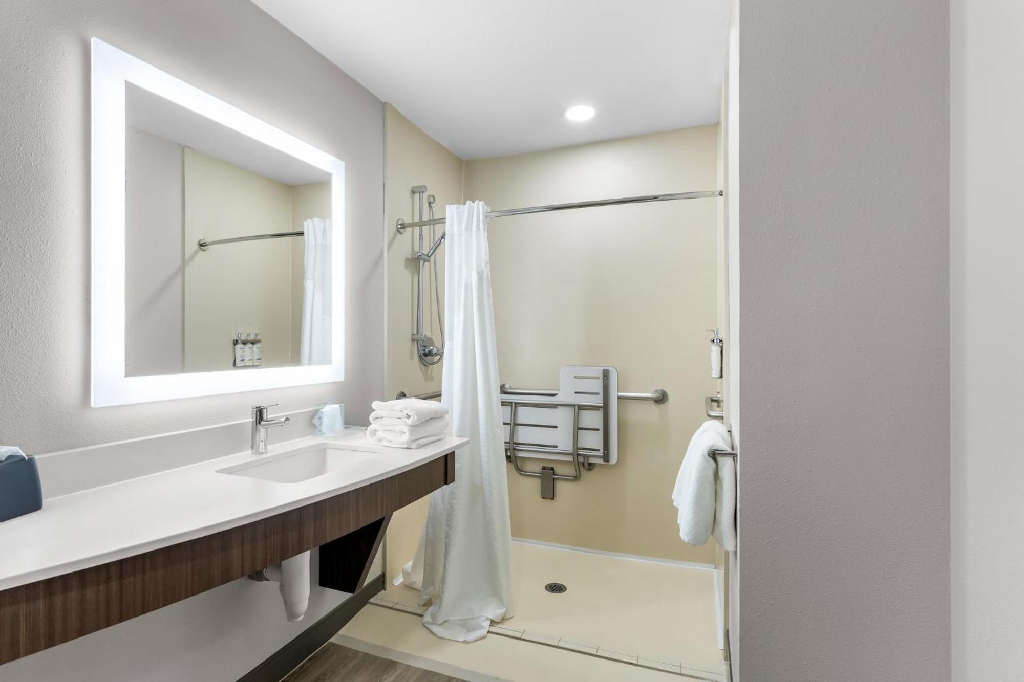 Double Room - Mobility Access with Roll-in Shower