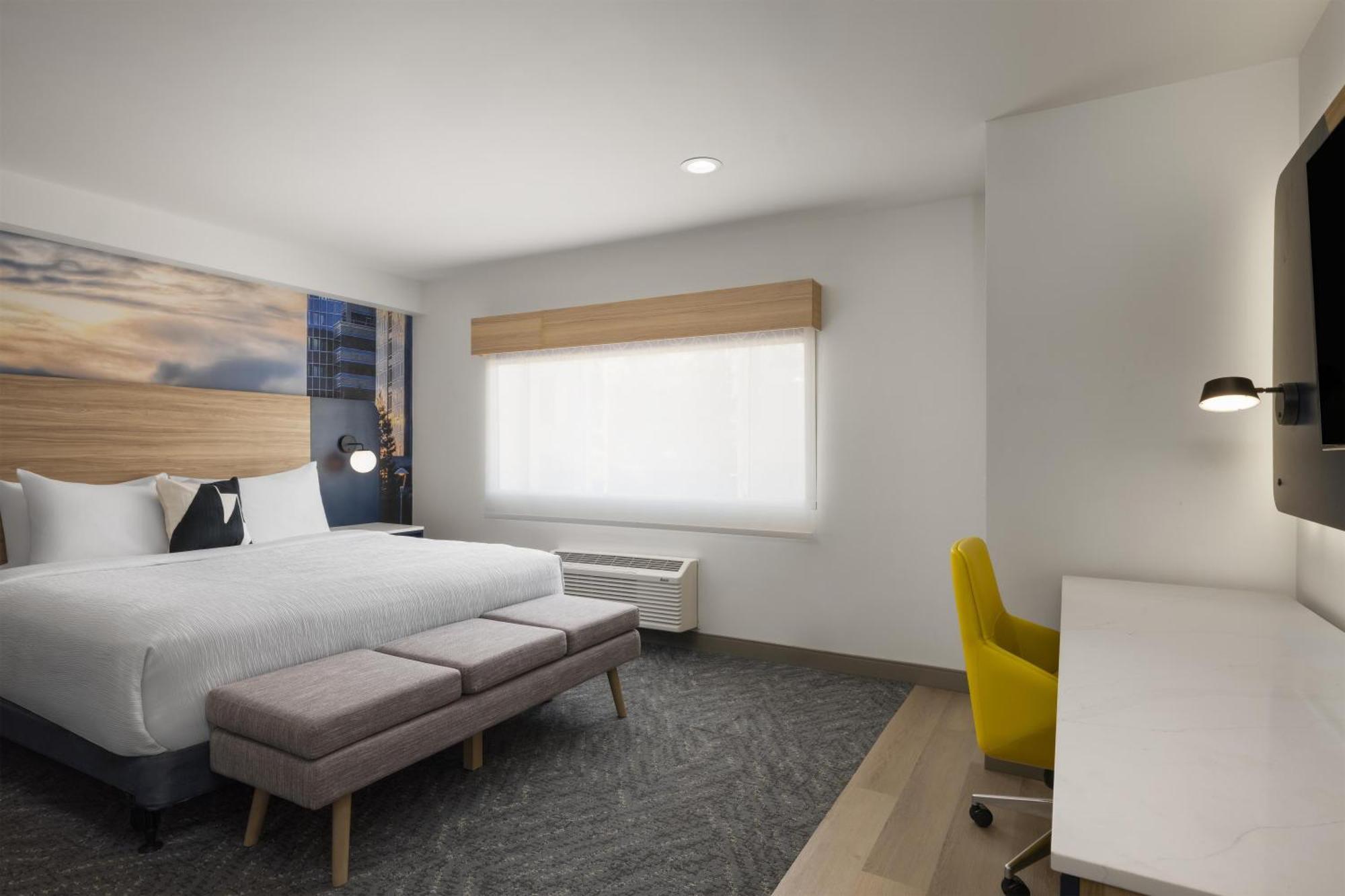 King Room with Roll-in Shower - Disability Access/Non-Smoking