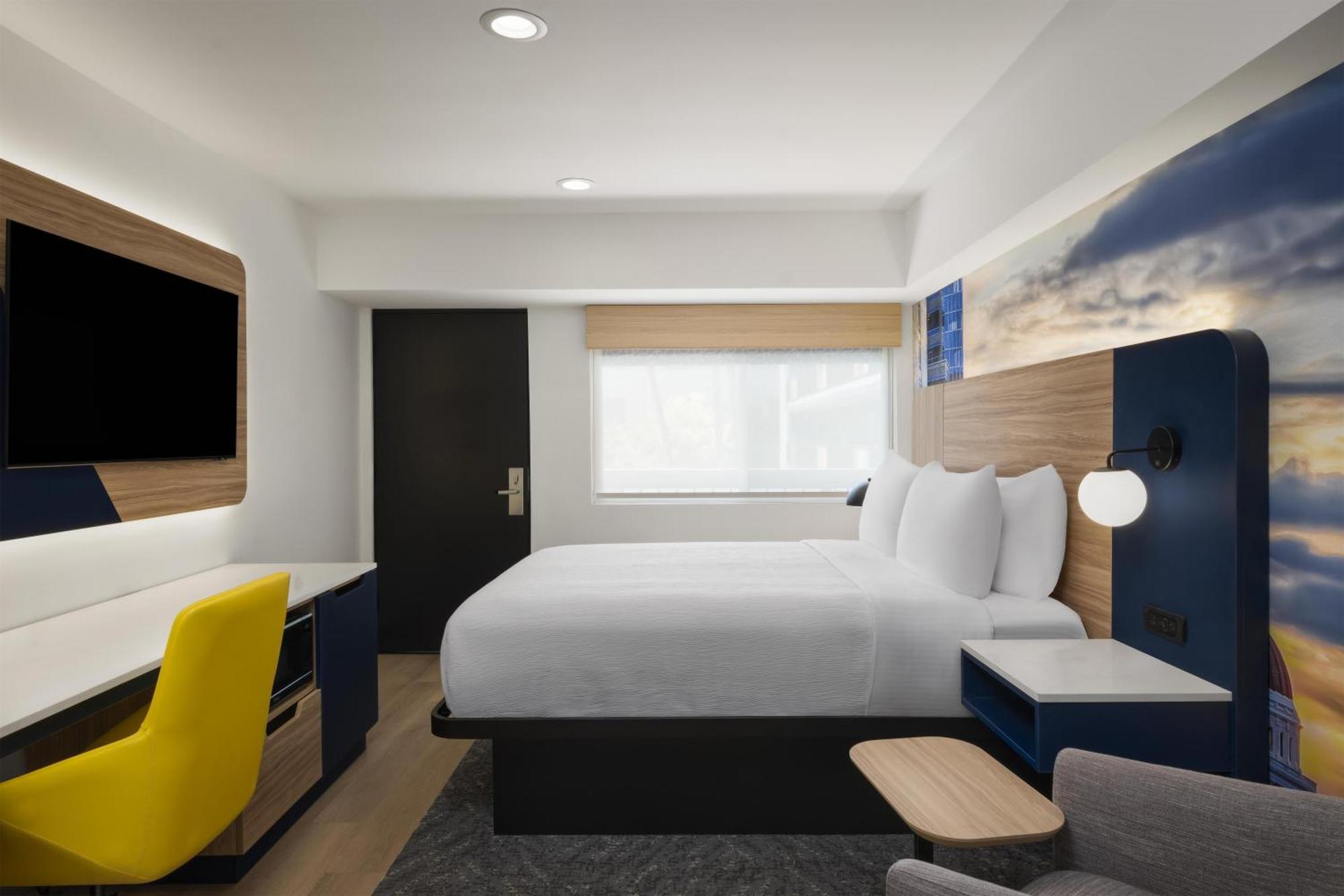 Queen Room with Walk-In Shower - Non-Smoking