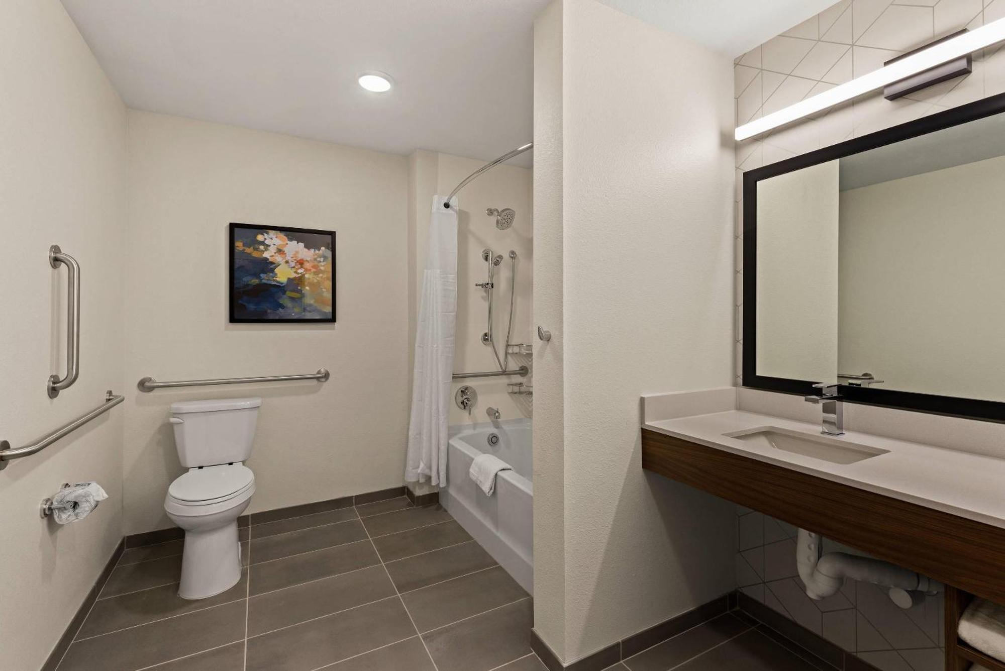 King Room with Sofa - Disability Access/Non Smoking