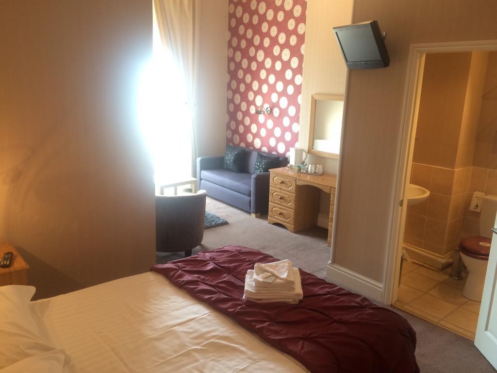 Double Room with Balcony and Sea View