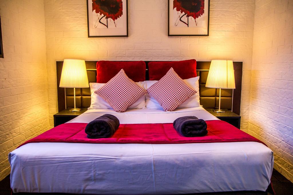 Budget Double Room with Shared Bathroom