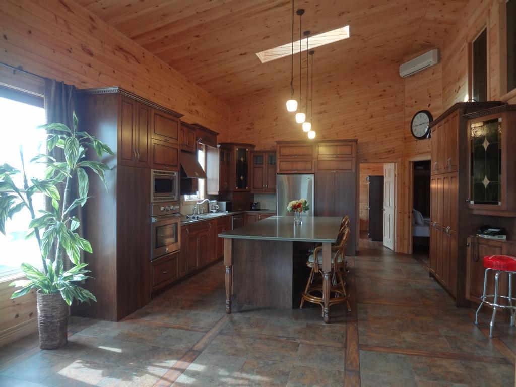Luxury Two-Bedroom Apartment,698650035:JPEG
