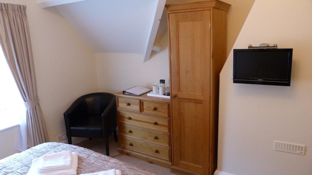 Small Double Room - 2nd Floor