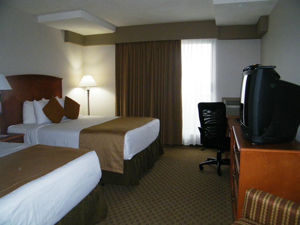 Deluxe Queen Room Two Queen Beds Non-Smoking,259377973:JPEG