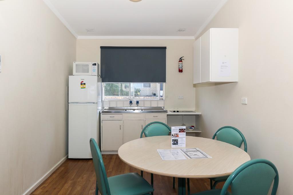 Budget Two-Bedroom Apartment,825743627:JPEG